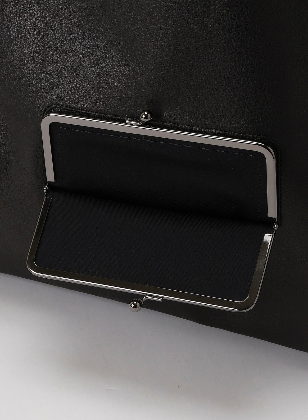 Clasp tote LL【5/22 12:00 Release】