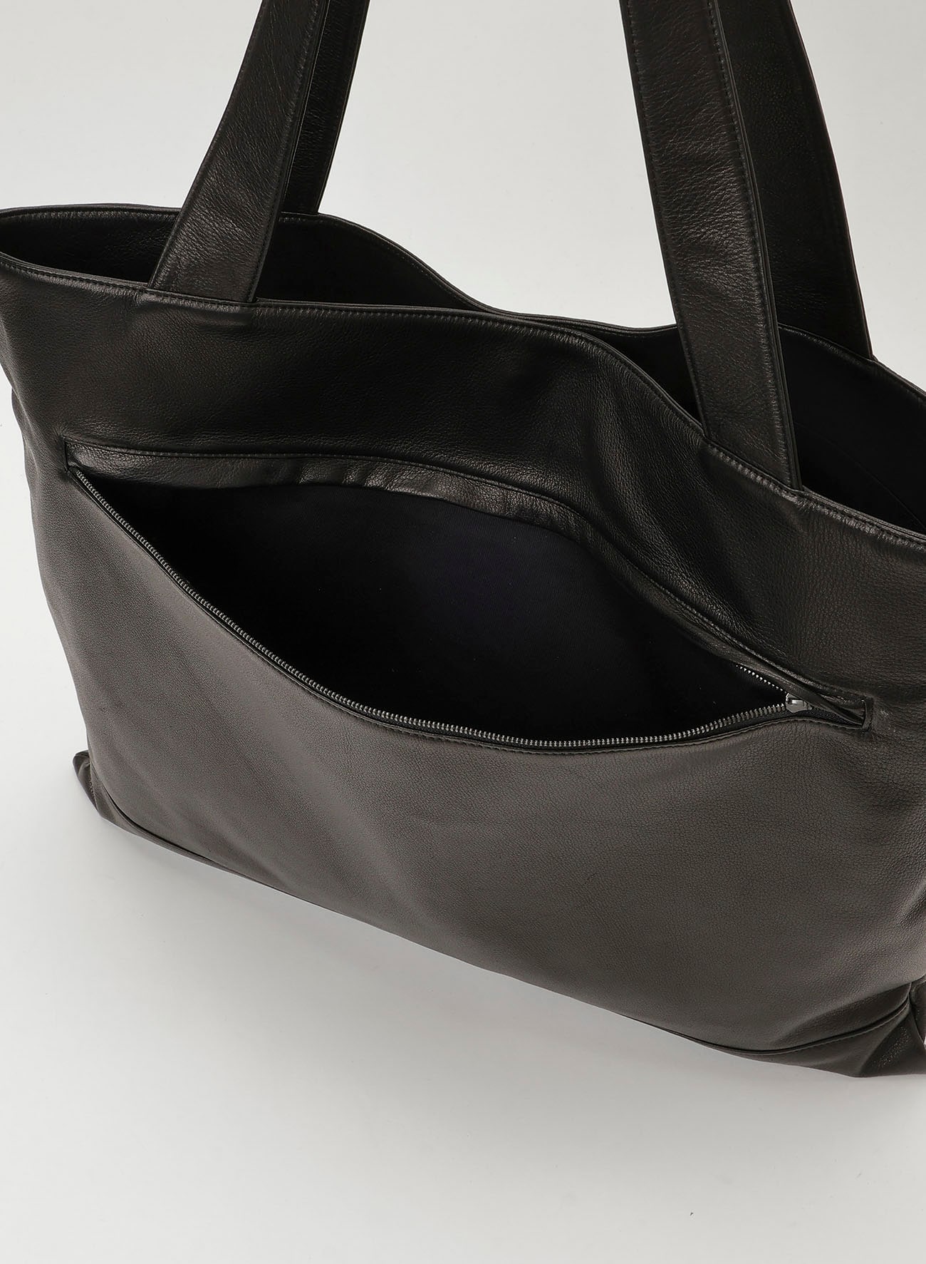 Clasp tote LL【11/21 12:00 Release】
