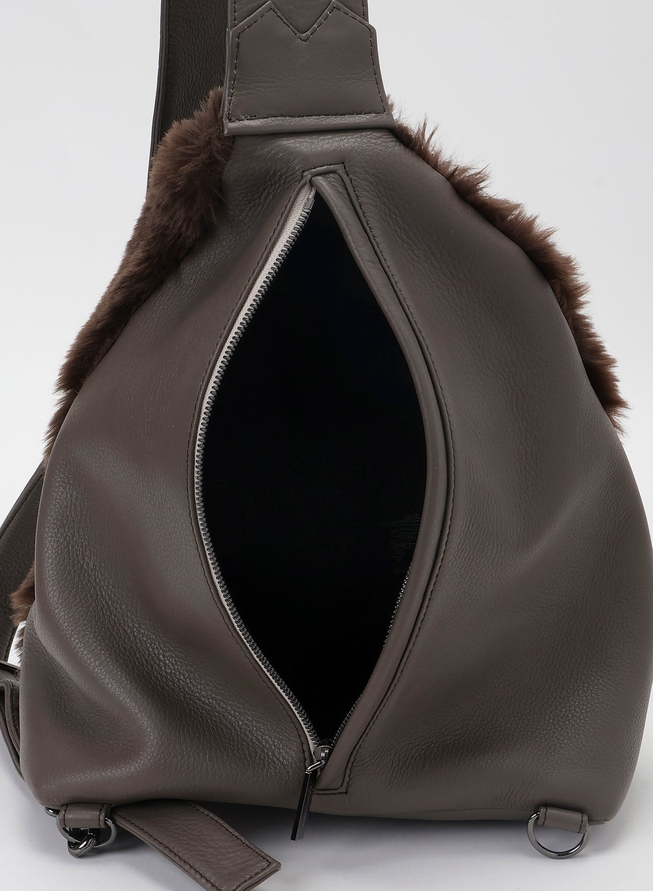 Y BODYBAG(FAKE FUR)