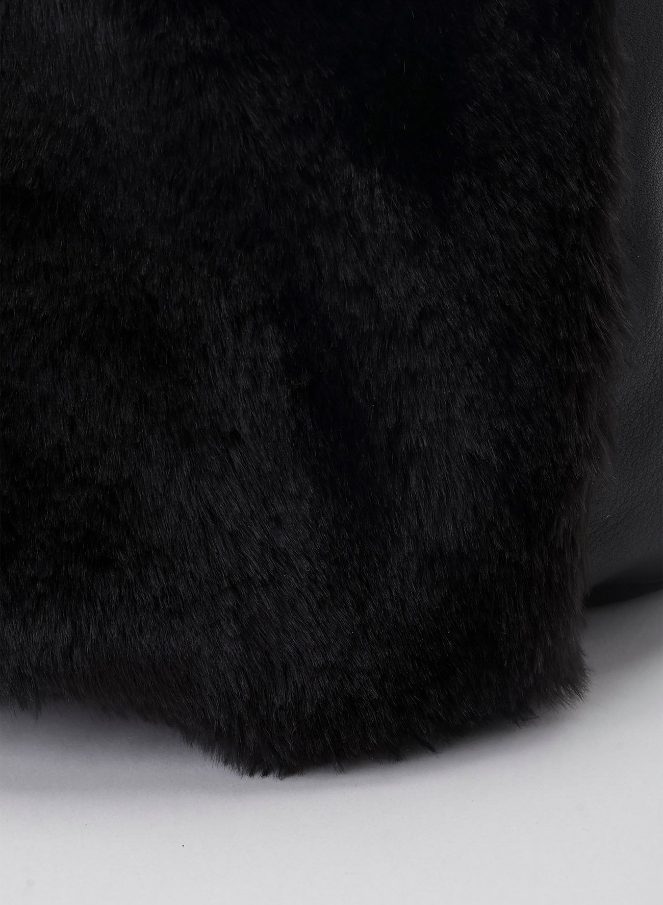 Y BODYBAG(FAKE FUR)
