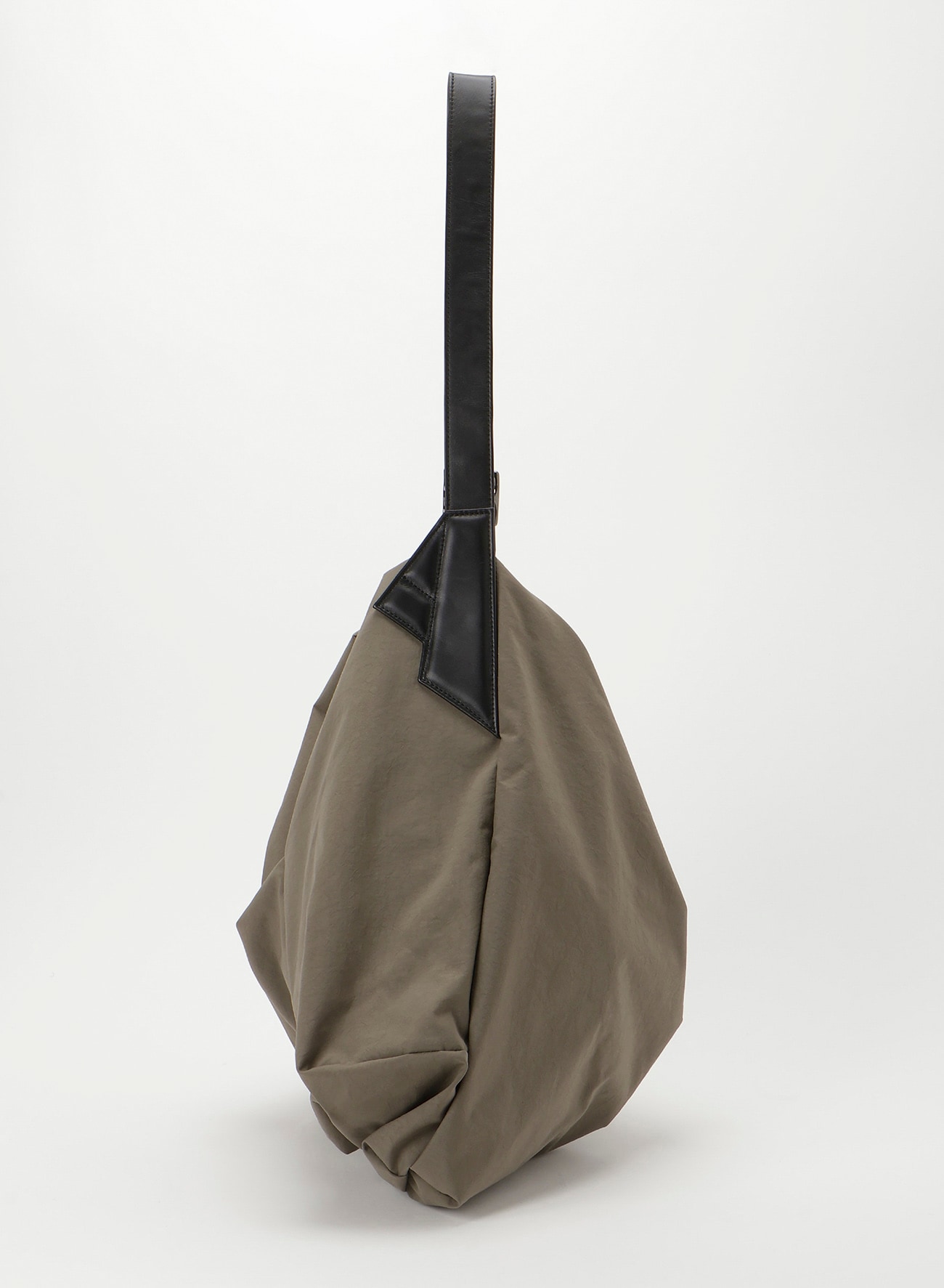 Angular bag(Wrinkle Nylon)(2026/11/6 12:00 Release)