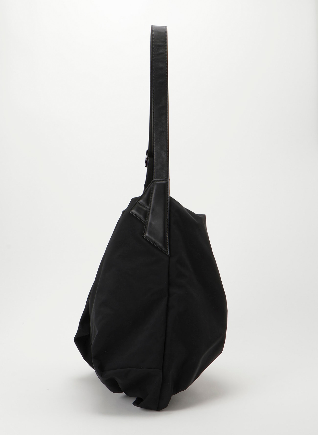 Angular bag(Wrinkle Nylon)(2026/11/6 12:00 Release)