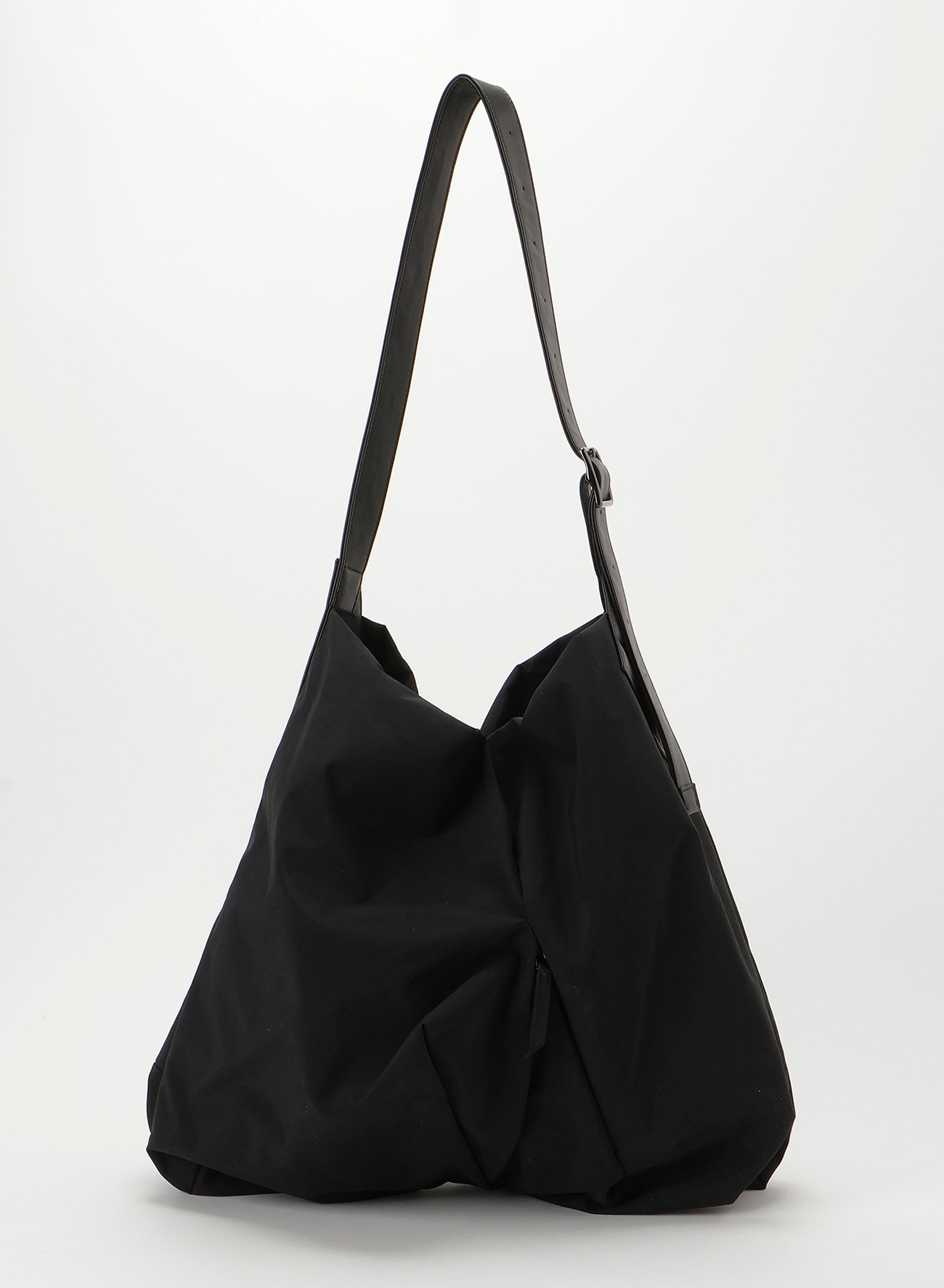 Angular bag(Wrinkle Nylon)(2026/11/6 12:00 Release)