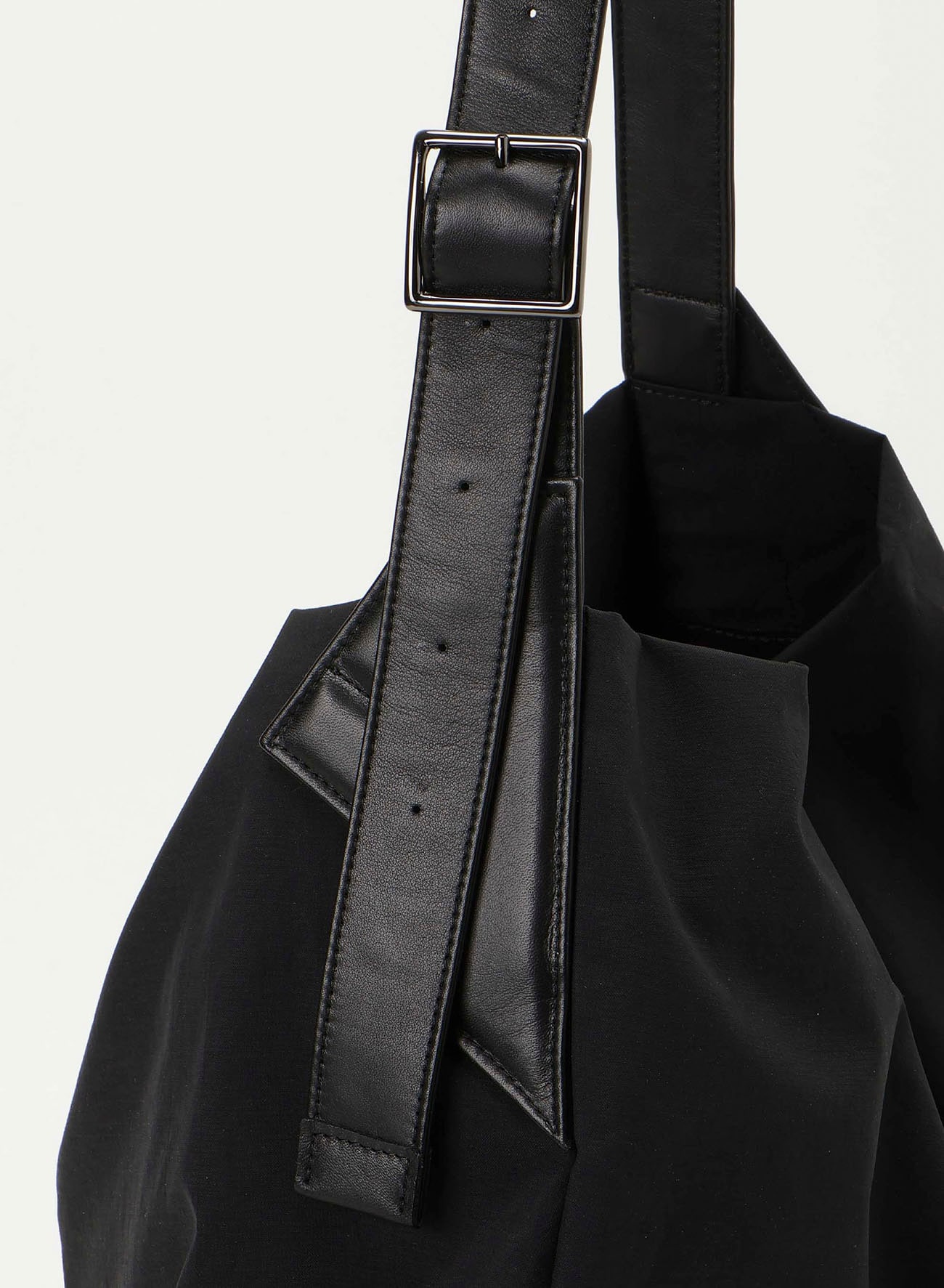 Angular bag(Wrinkle Nylon)(2026/11/6 12:00 Release)