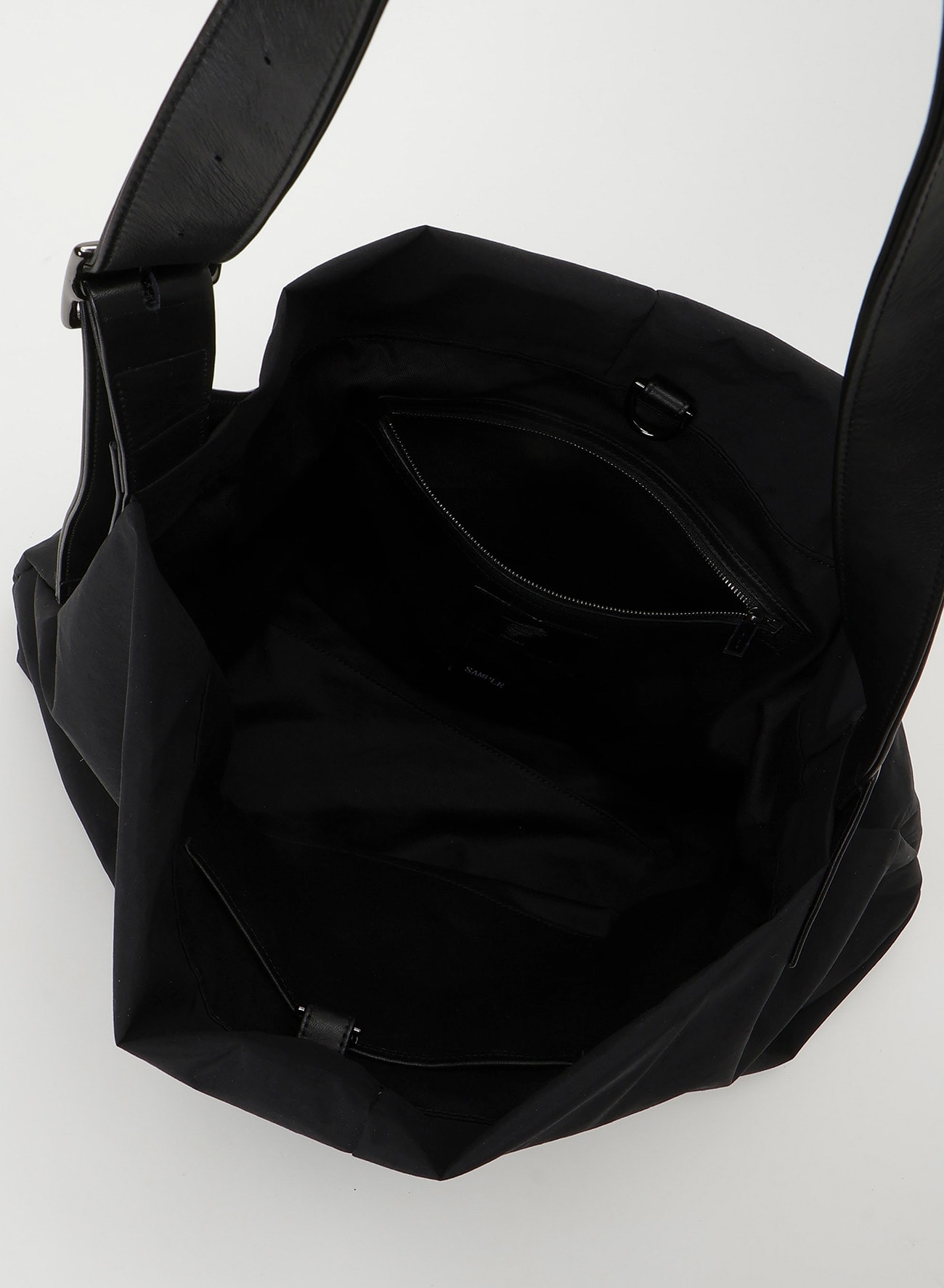 Angular bag(Wrinkle Nylon)(2026/11/6 12:00 Release)