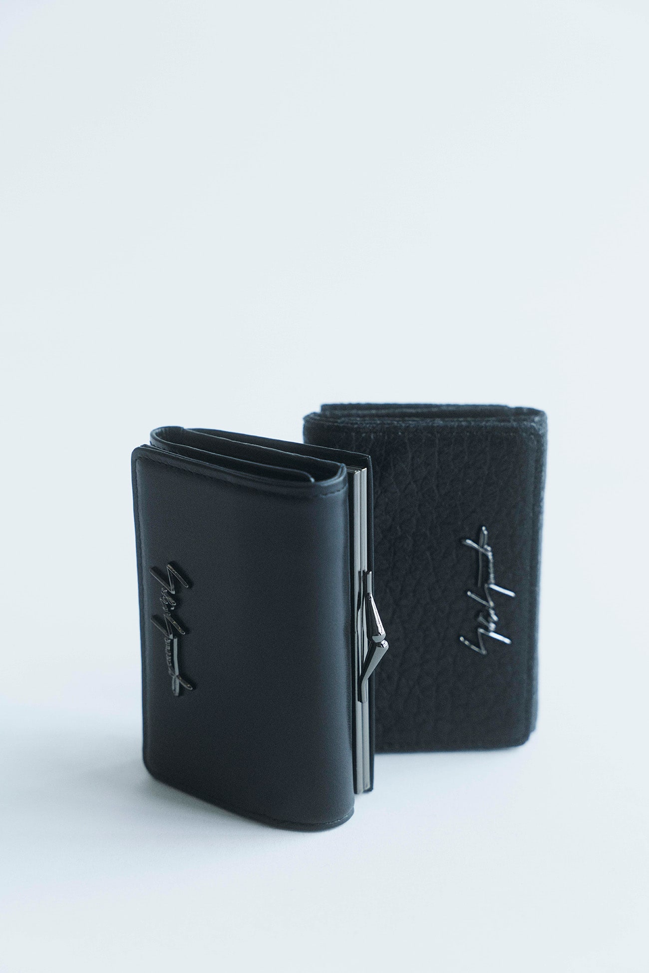 Clasp trifold wallet(2026/10/2 12:00 Release)