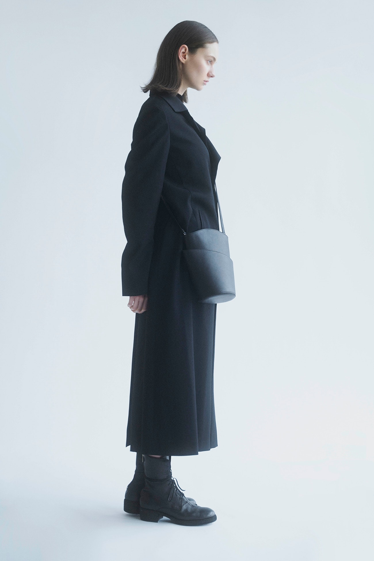 Twist bucket pochette bag(2026/10/2 12:00 Release)
