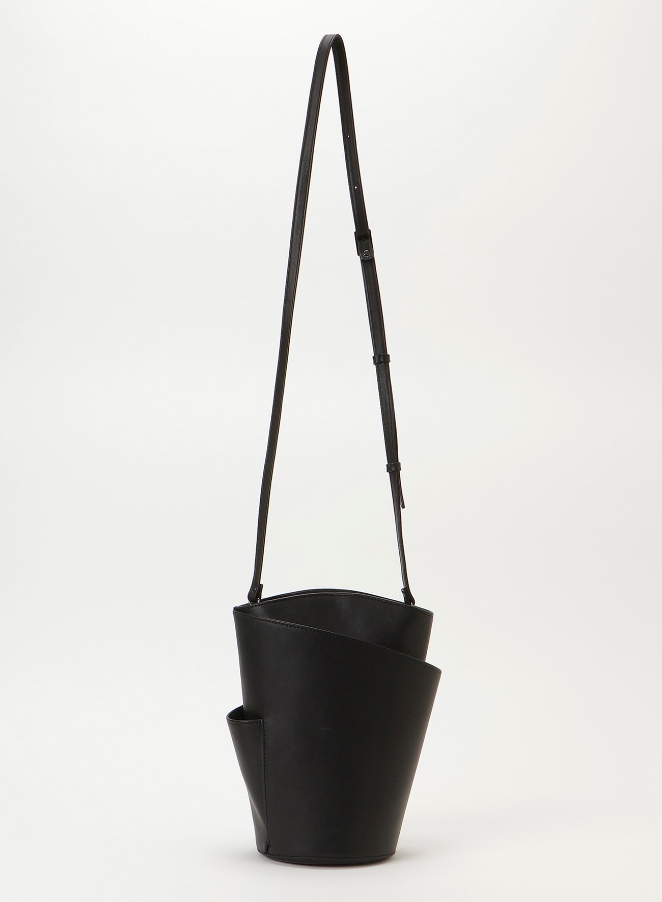 Twist bucket pochette bag(2026/10/2 12:00 Release)
