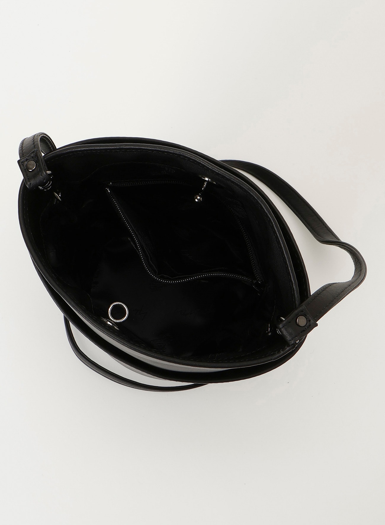 Twist bucket pochette bag(2026/10/2 12:00 Release)