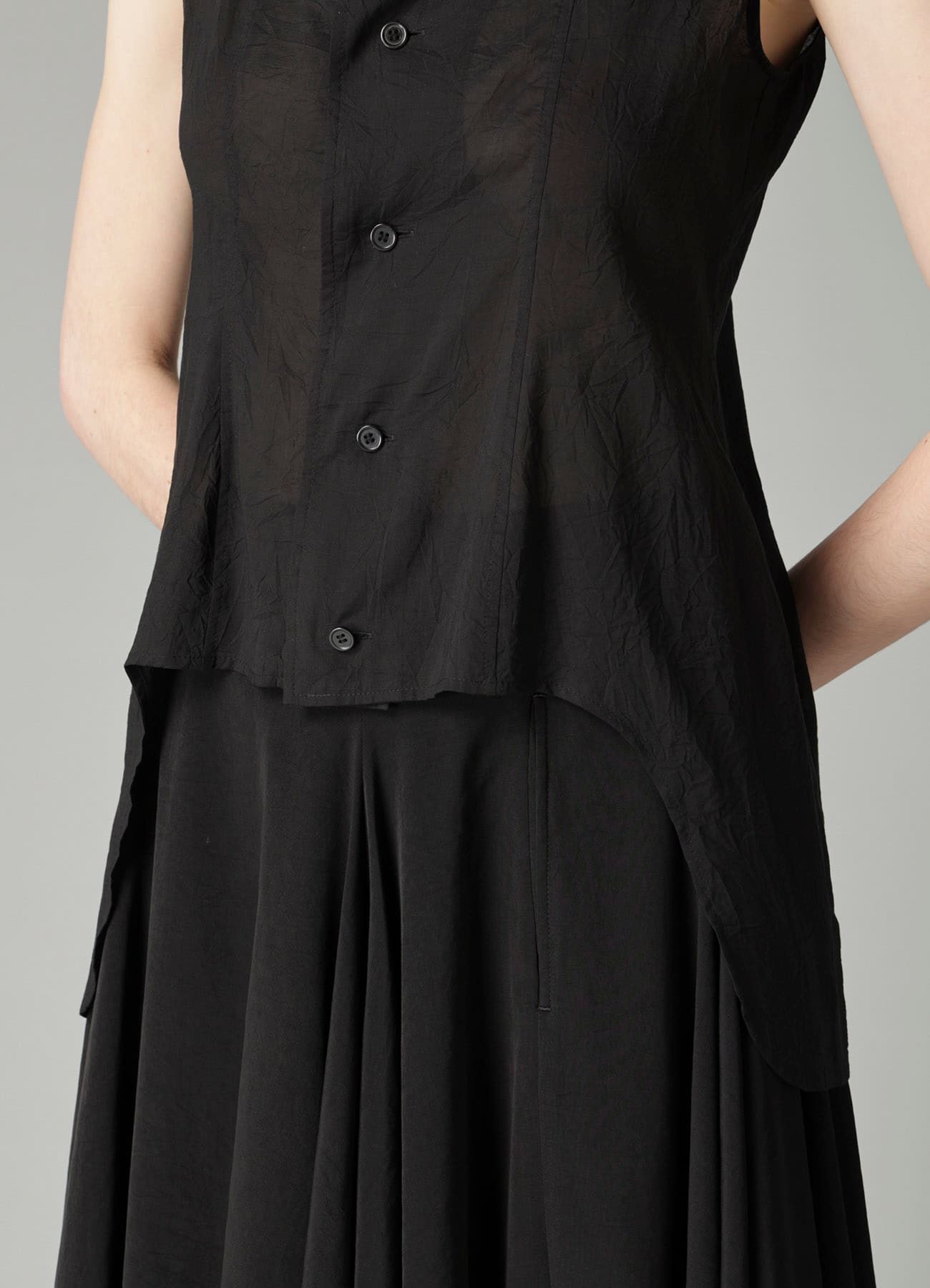 CELLULOSE LAWN SLEEVELESS BLOUSE