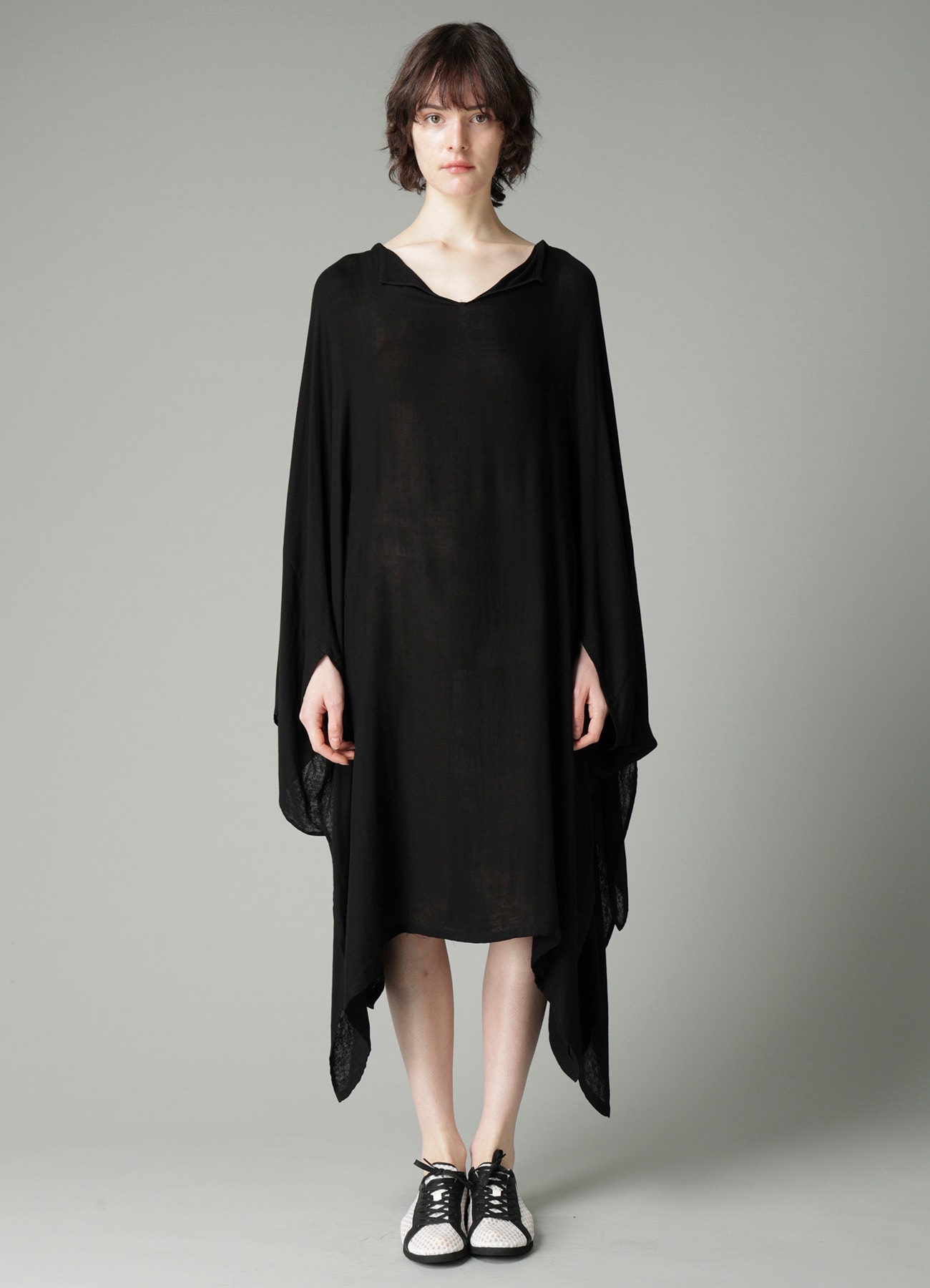 Ry DOUBLE LAYER GAUZE V NECK SLIT DRESS