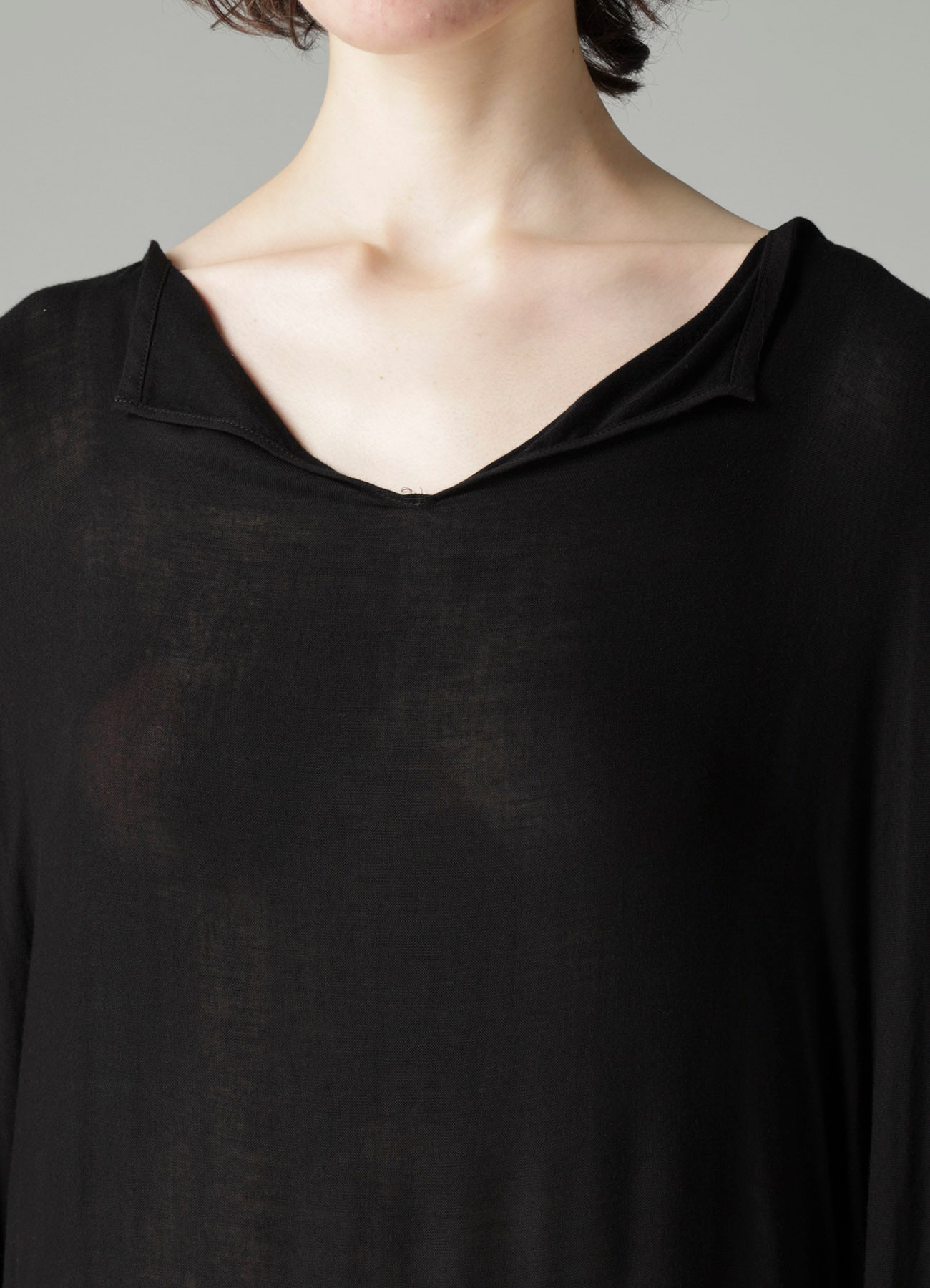 Ry DOUBLE LAYER GAUZE V NECK SLIT DRESS