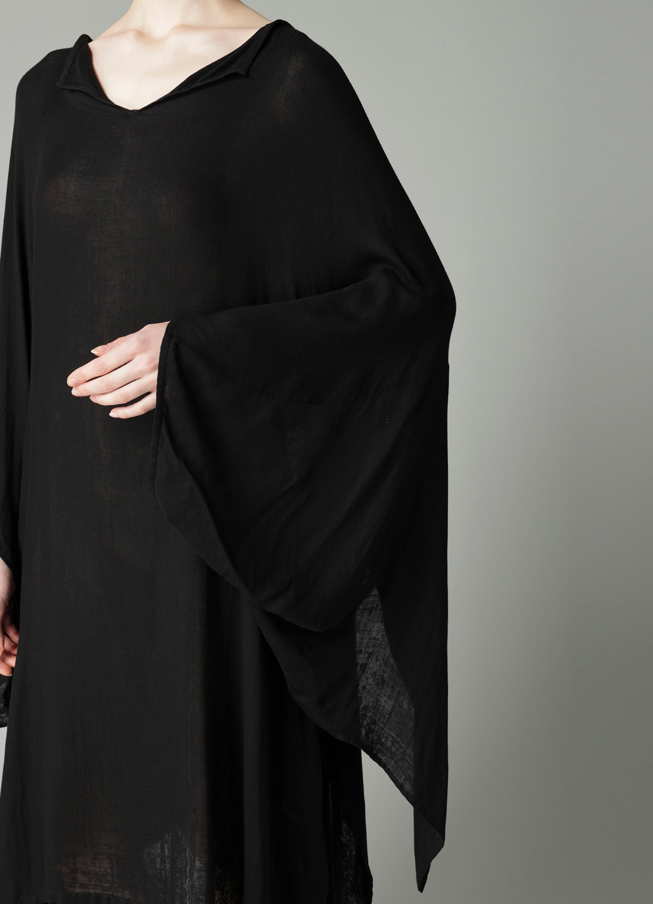 Ry DOUBLE LAYER GAUZE V NECK SLIT DRESS