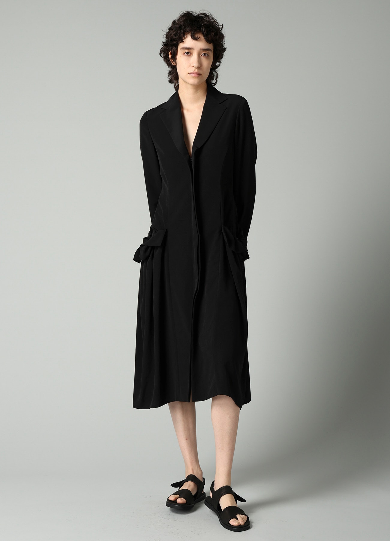 Ta/Pe CREPE DE CHINE SIDE GATHER DETAIL ZIP DRESS