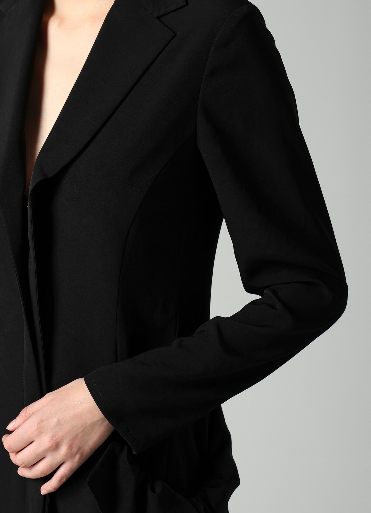 Ta/Pe CREPE DE CHINE SIDE GATHER DETAIL ZIP DRESS