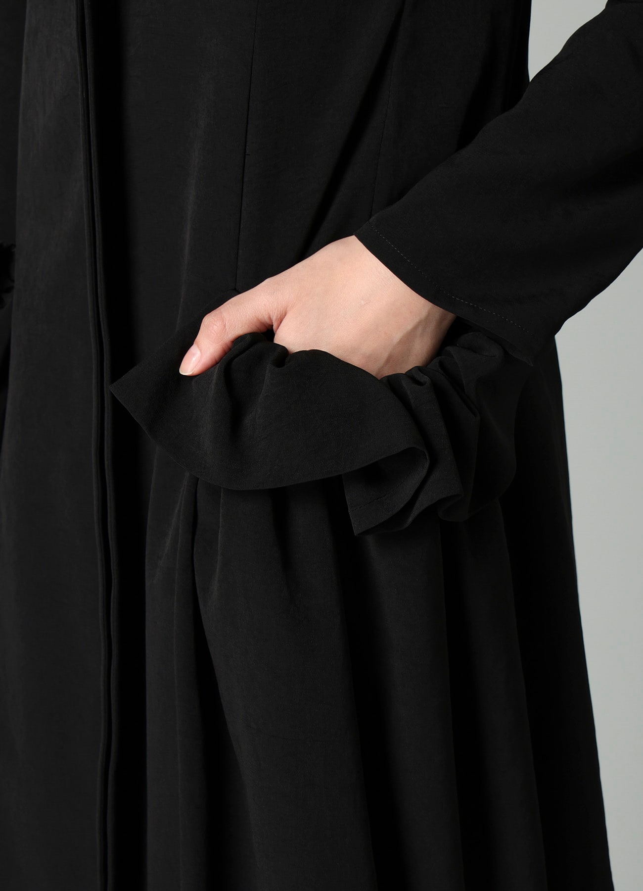 Ta/Pe CREPE DE CHINE SIDE GATHER DETAIL ZIP DRESS