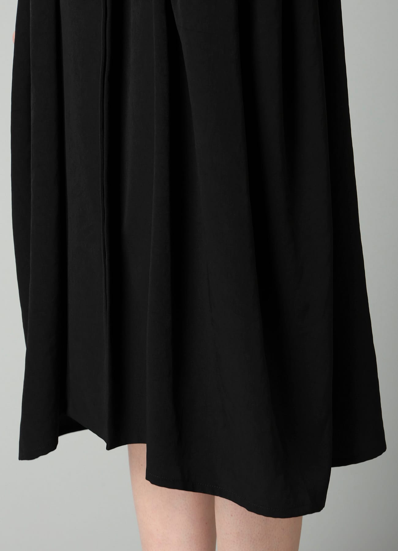 Ta/Pe CREPE DE CHINE SIDE GATHER DETAIL ZIP DRESS