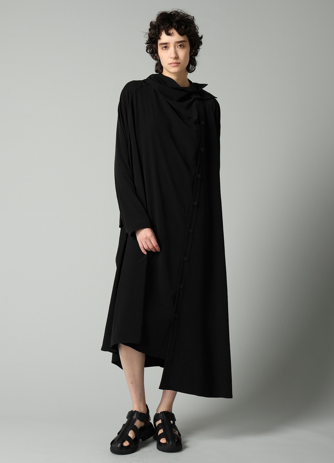Ta/Pe CREPE DE CHINE STOLE DETAIL DRAPED DRESS