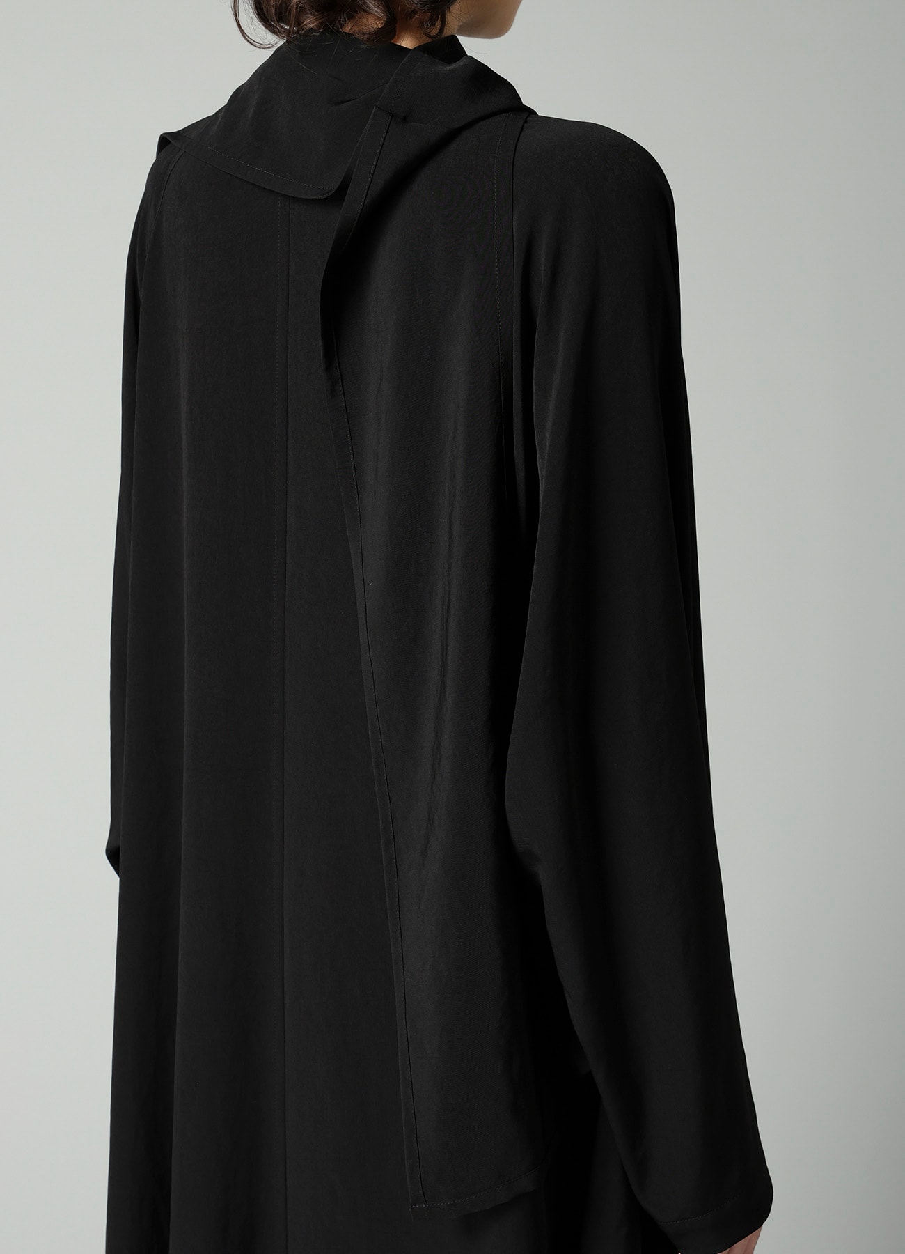 Ta/Pe CREPE DE CHINE STOLE DETAIL DRAPED DRESS