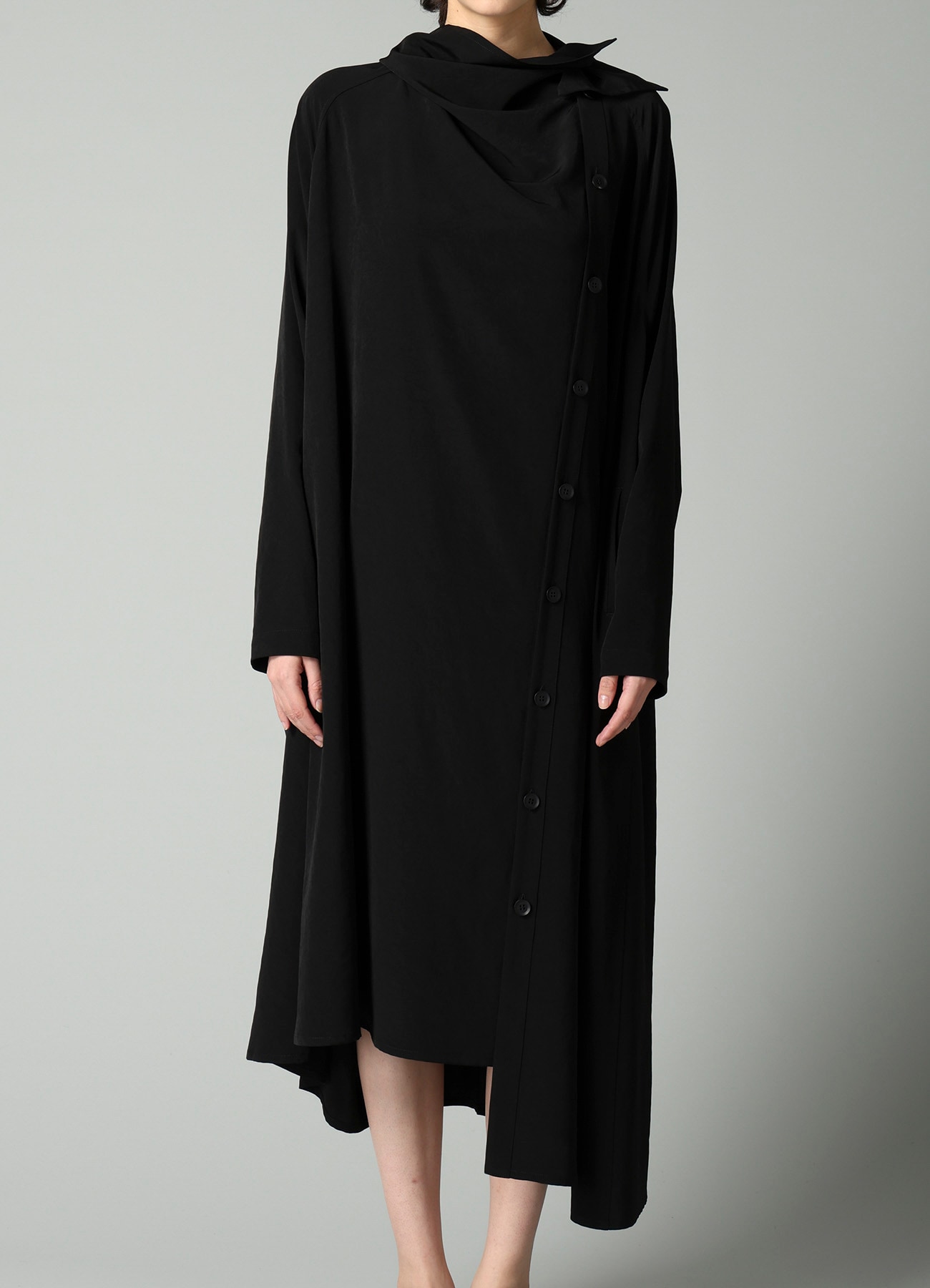 Ta/Pe CREPE DE CHINE STOLE DETAIL DRAPED DRESS