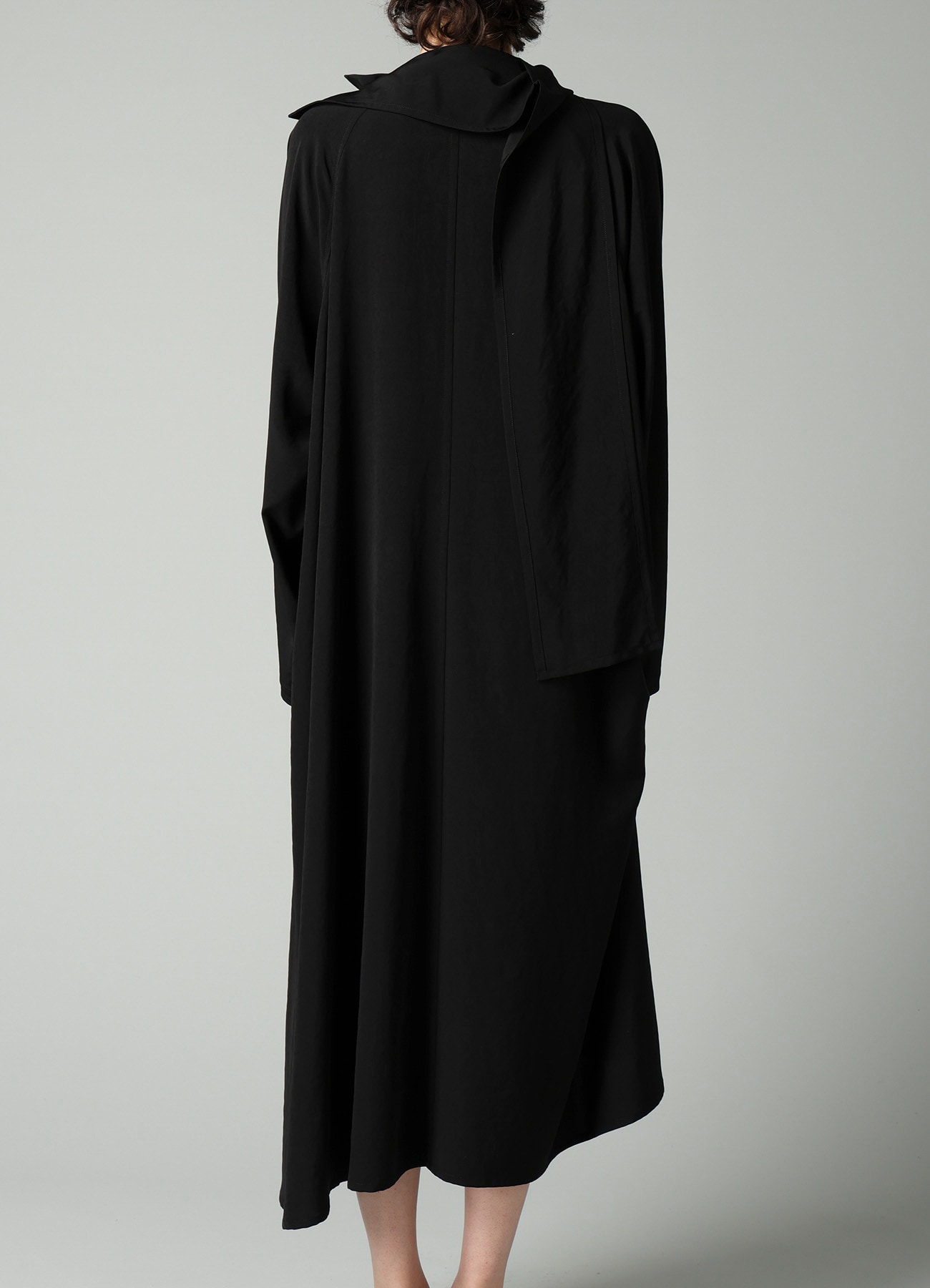 Ta/Pe CREPE DE CHINE STOLE DETAIL DRAPED DRESS