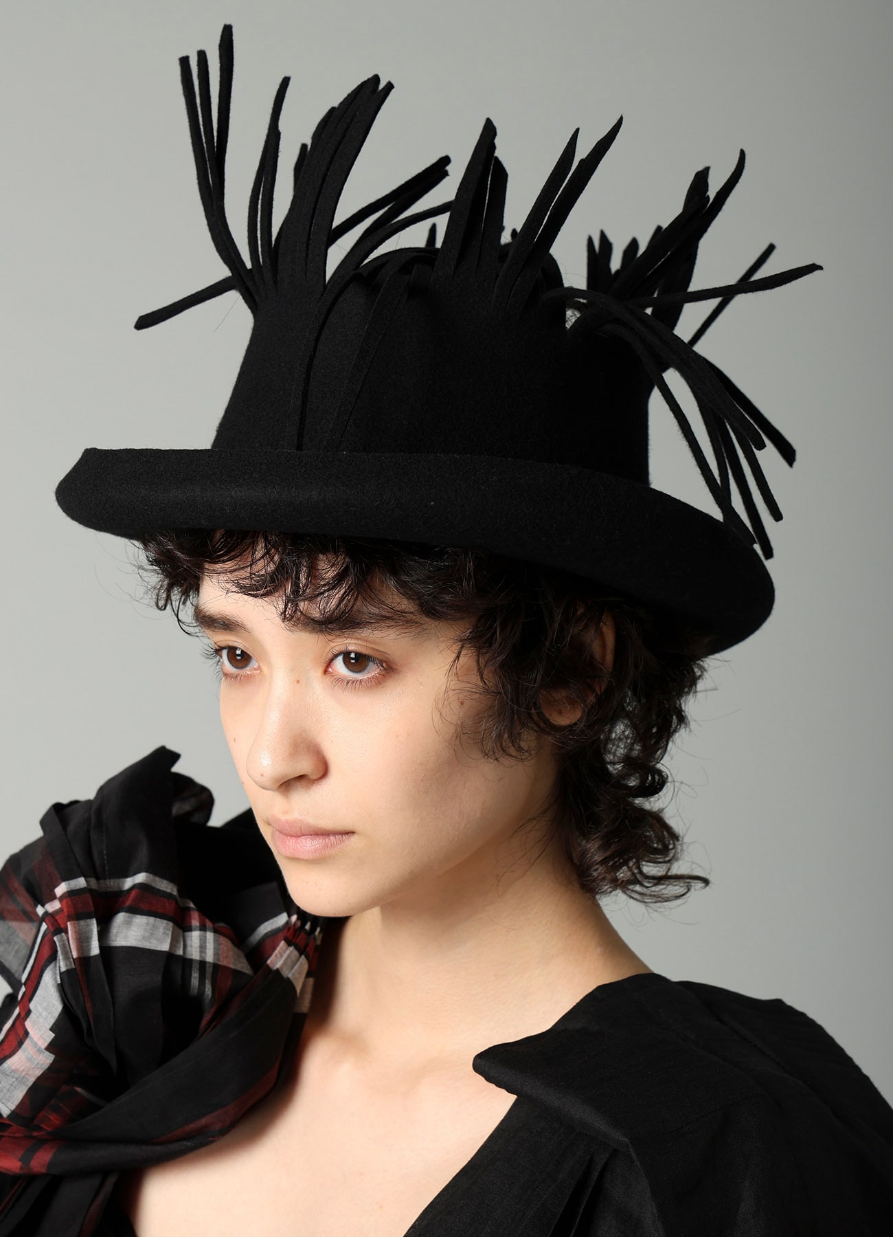 WOOL FELT BK TOP FRINGE HAT A