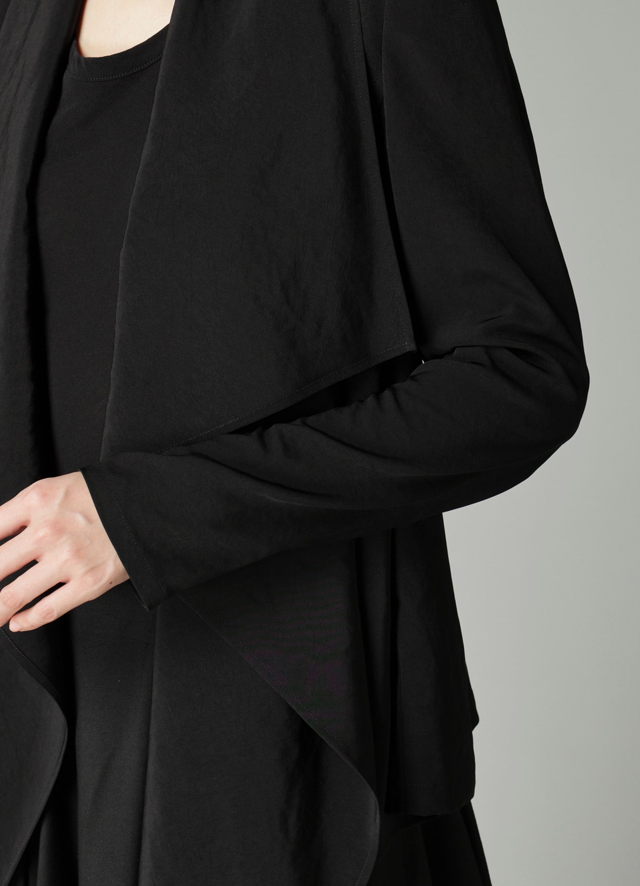 Ta/Pe CREPE DE CHINE FRONT DRAPED DETAIL JACKET