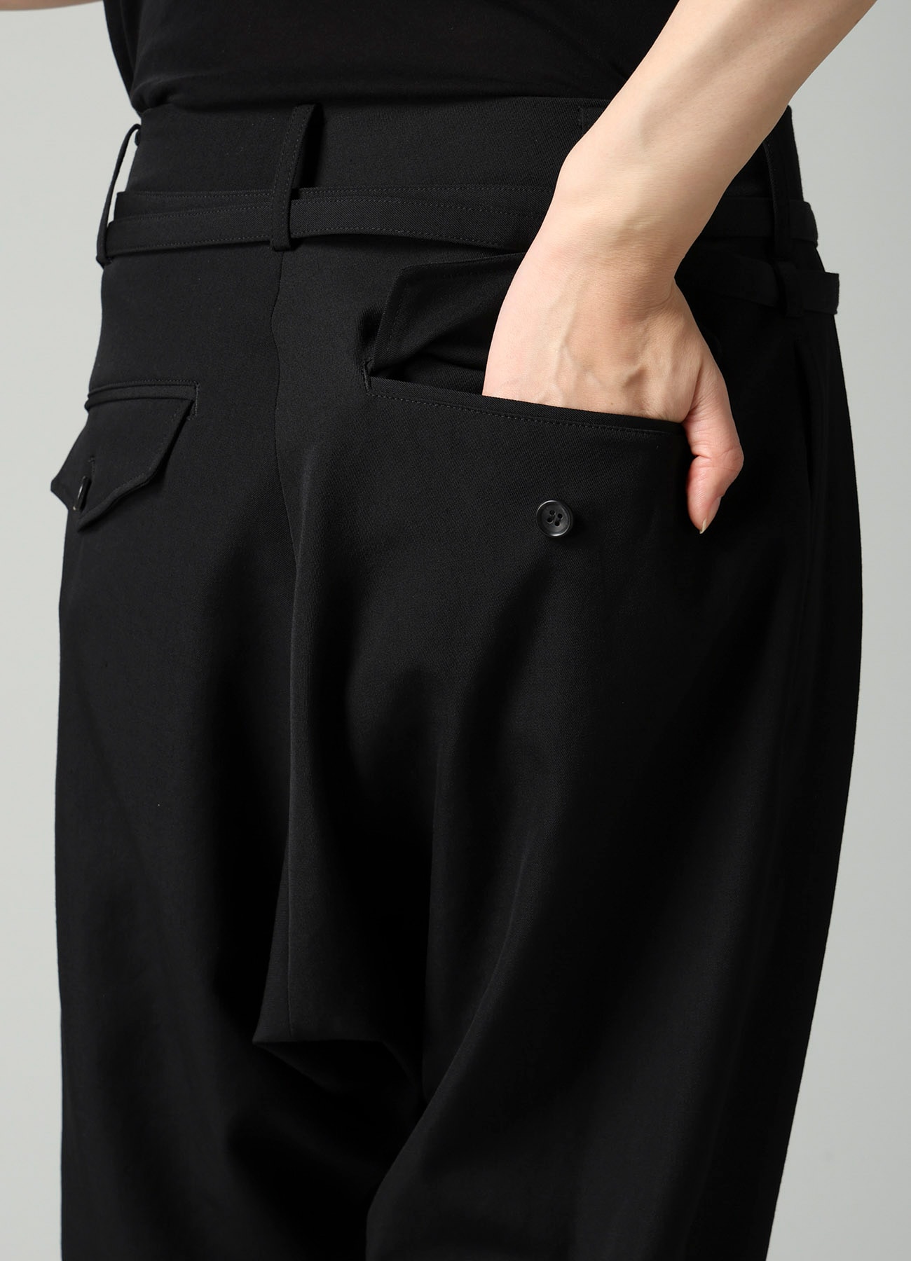 GABARDINE SLIM BELTED POINT PANTS