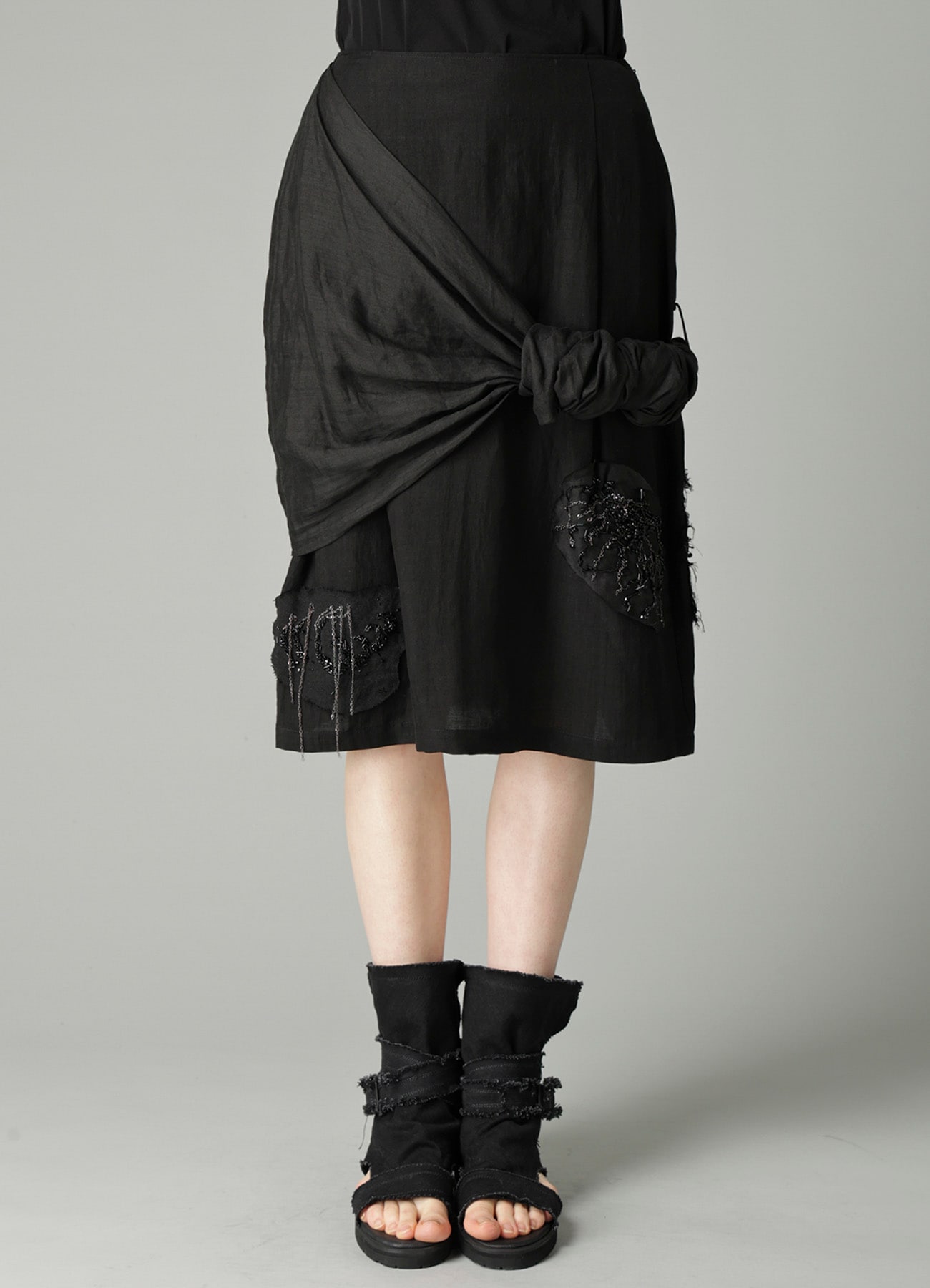 Ra LAWN BEADS POINT DRAPED SKIRT
