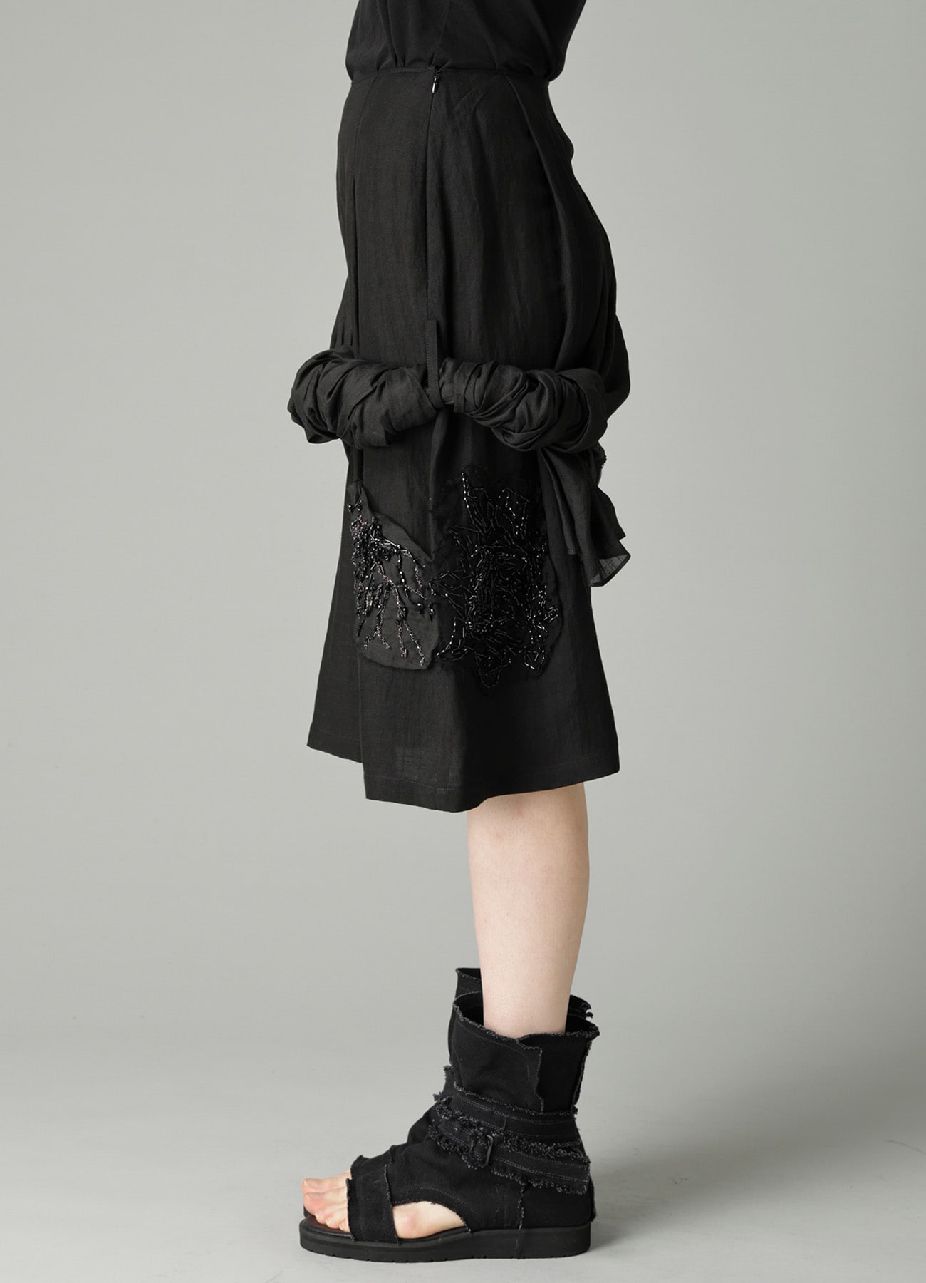 Ra LAWN BEADS POINT DRAPED SKIRT