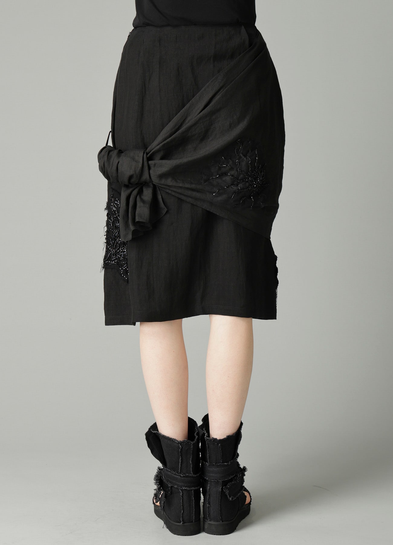 Ra LAWN BEADS POINT DRAPED SKIRT