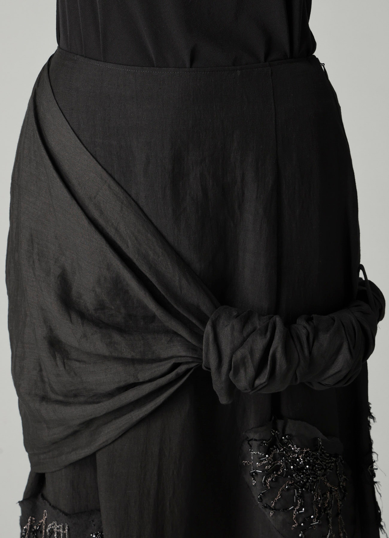 Ra LAWN BEADS POINT DRAPED SKIRT
