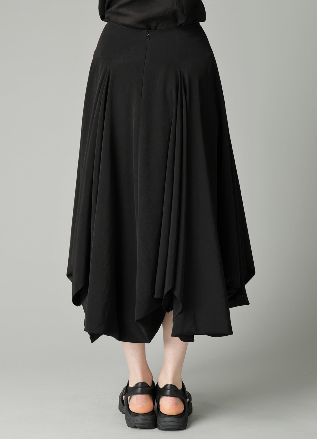 Ta/Pe CREPE DE CHINE PANEL BALLOON SKIRT