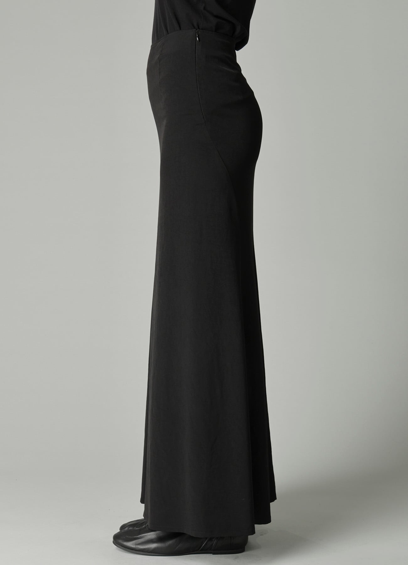 Ta/Pe CREPE DE CHINE DIAGONAL CUTTING LONG SKIRT