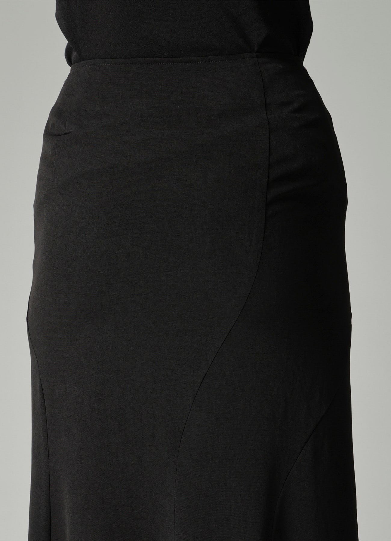 Ta/Pe CREPE DE CHINE DIAGONAL CUTTING LONG SKIRT