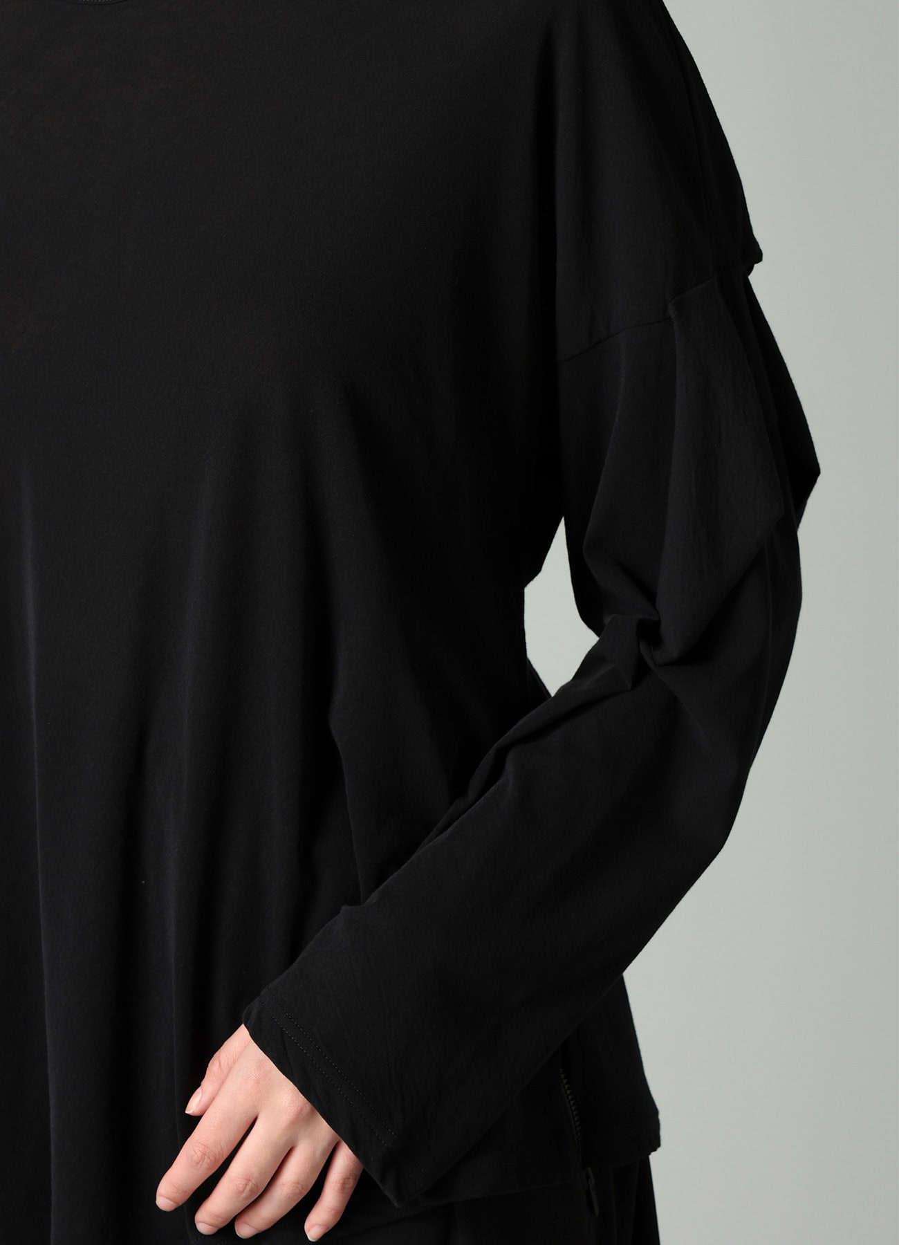 SOFT SINGLE JERSEY DRAPED SLEEVE T