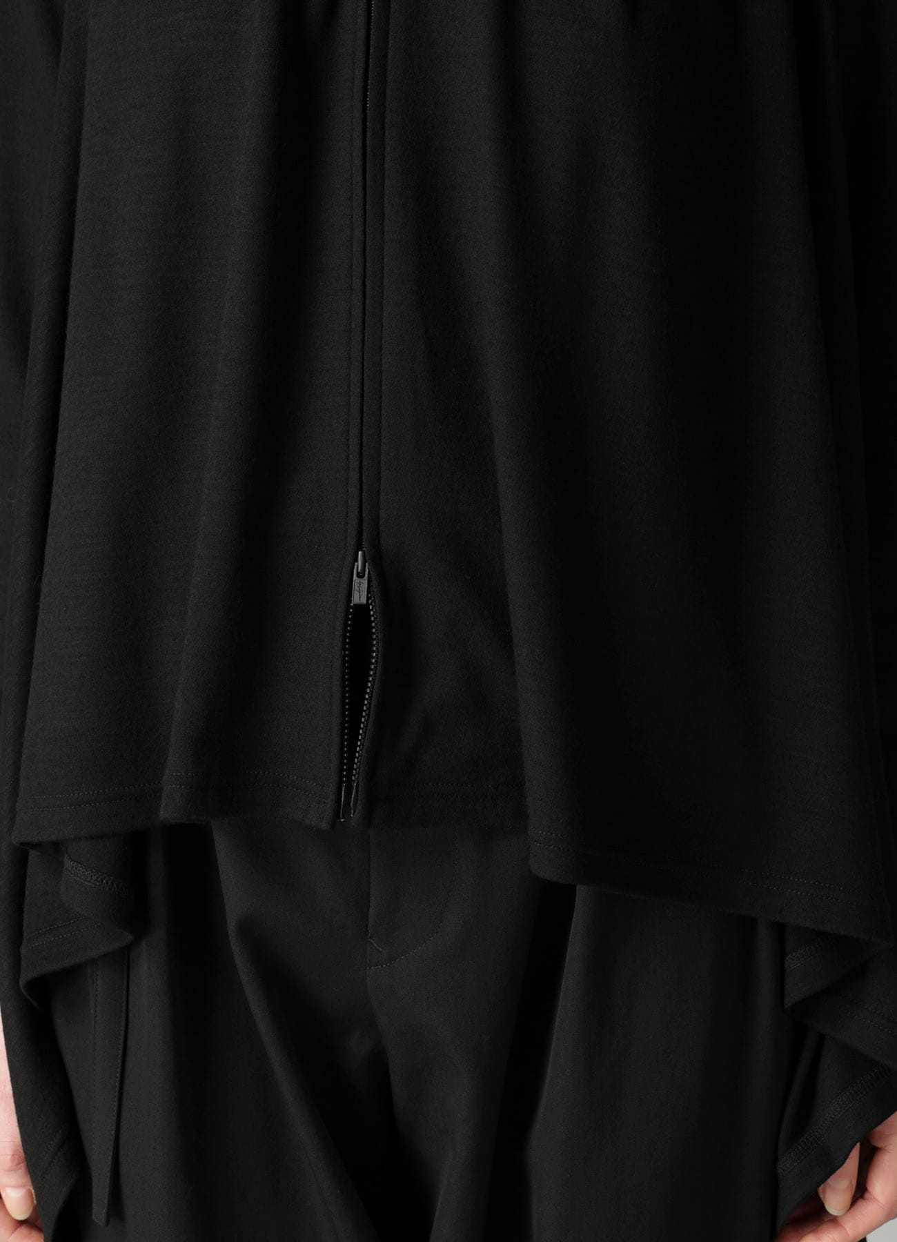 WOOL INTERLOCK GUSSET SHOULDER CARDIGAN