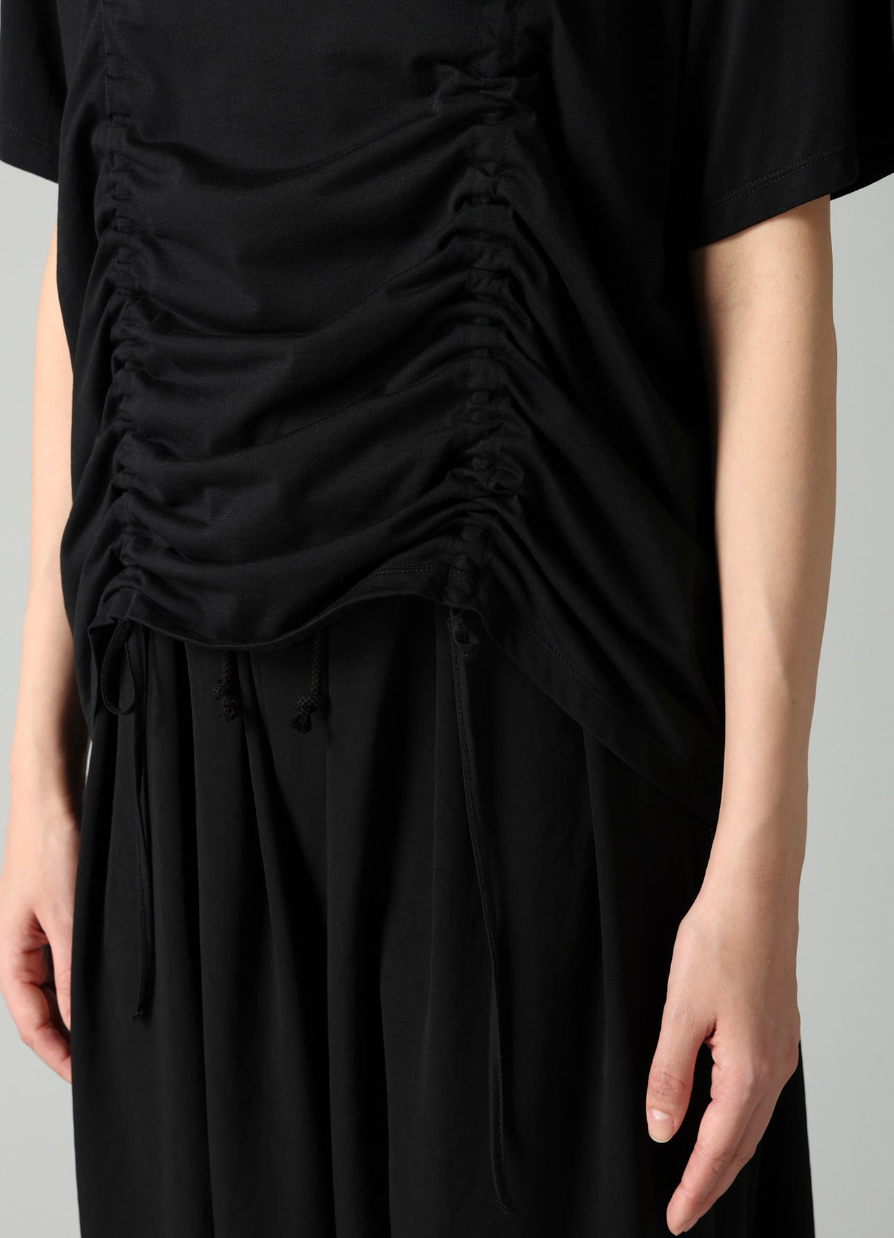 SINGLE JERSEY GATHER DETAIL SHORT SLV T