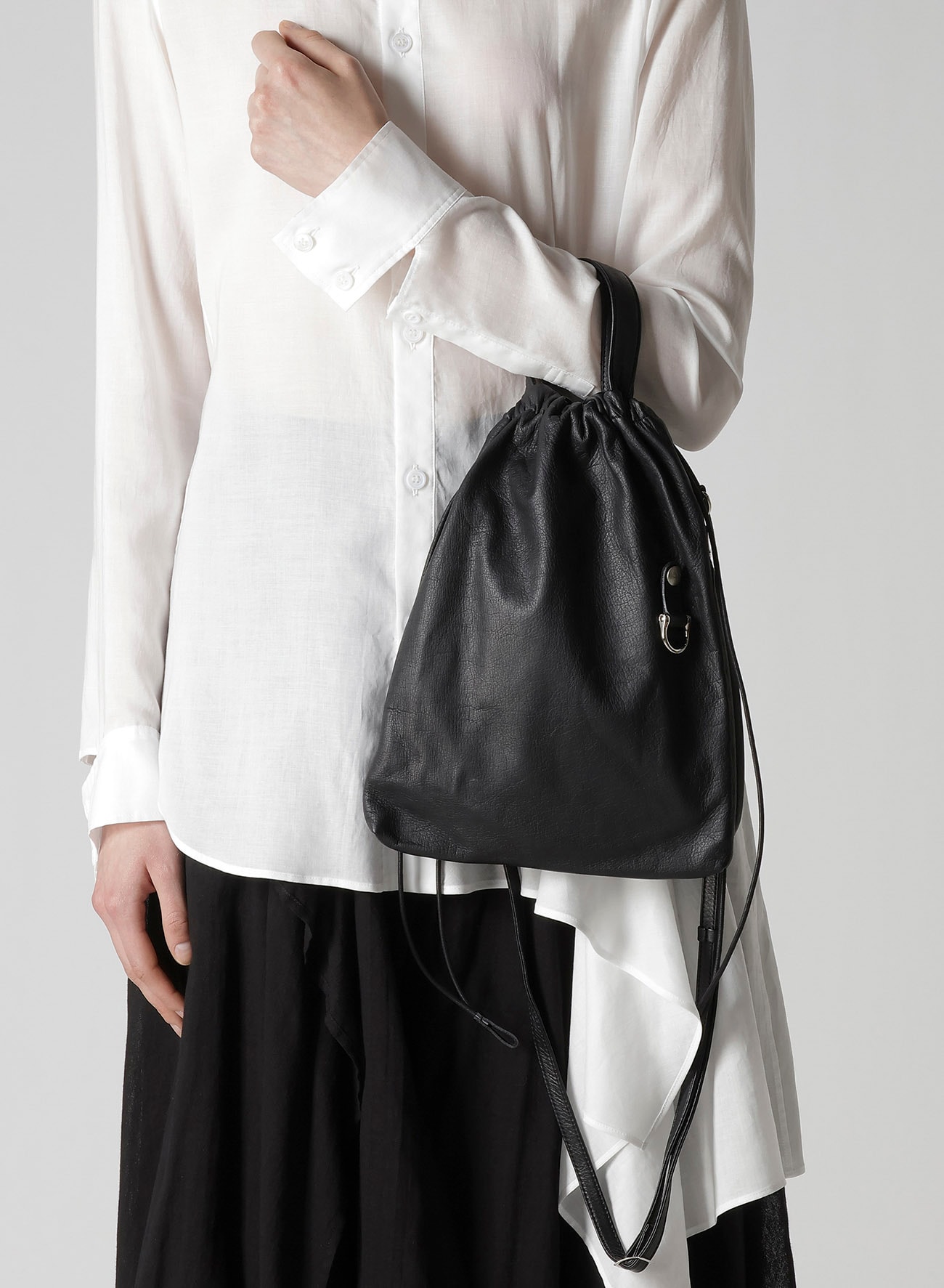 GARMENT LEATHER DRAWSTRING POUCH M