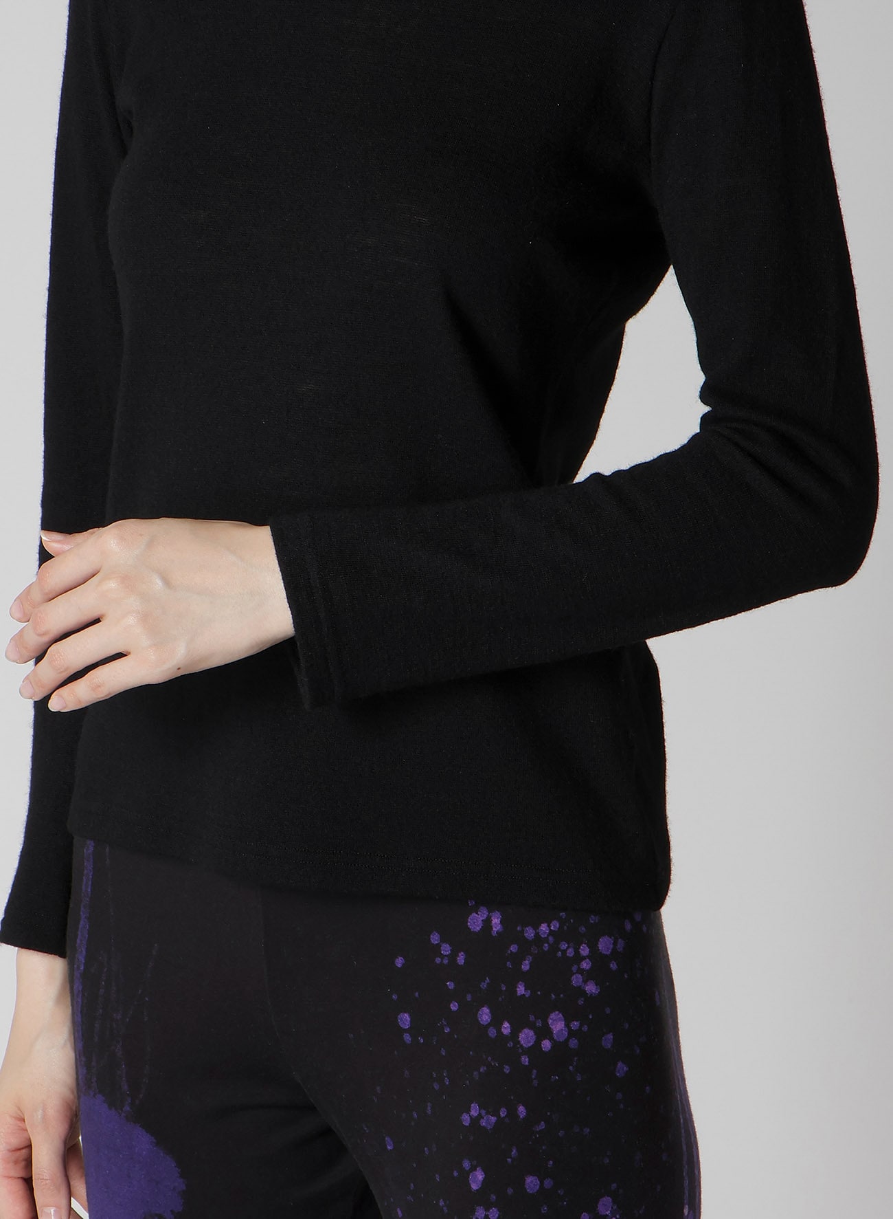 AIRY SPUN LIGHT MILLED ANGULAR NECK LONG T-SHIRT