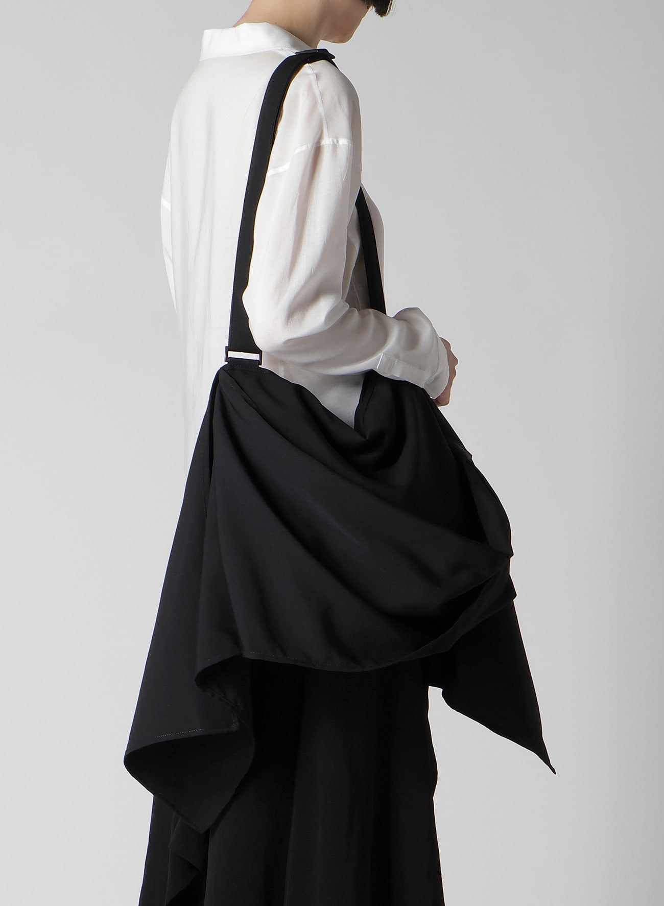 W/GABARDINE CROSS DRAPED SHOLDER BAG