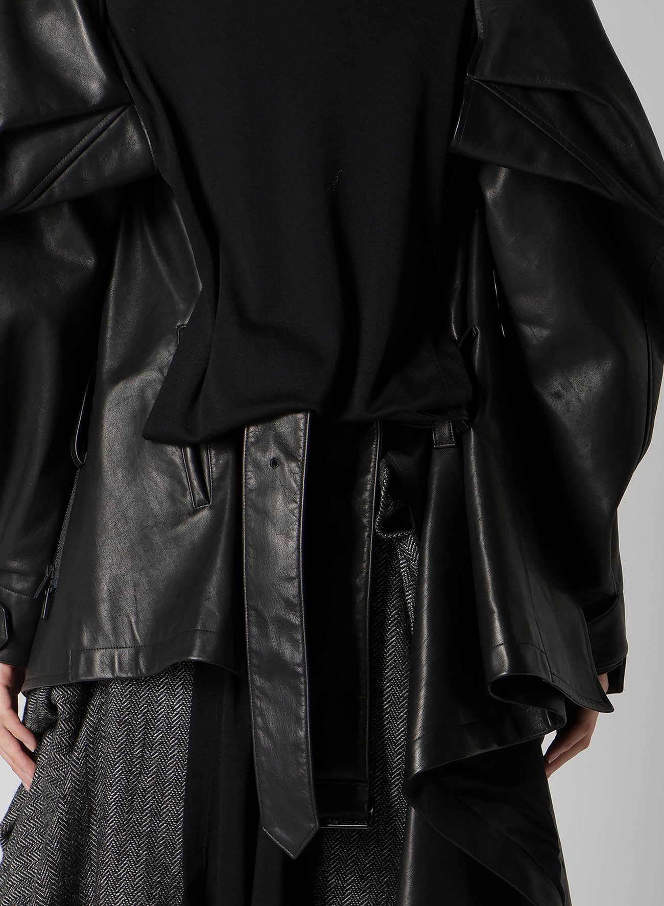 HORSE LEATHER TUCKED SLV BELTED JACKET