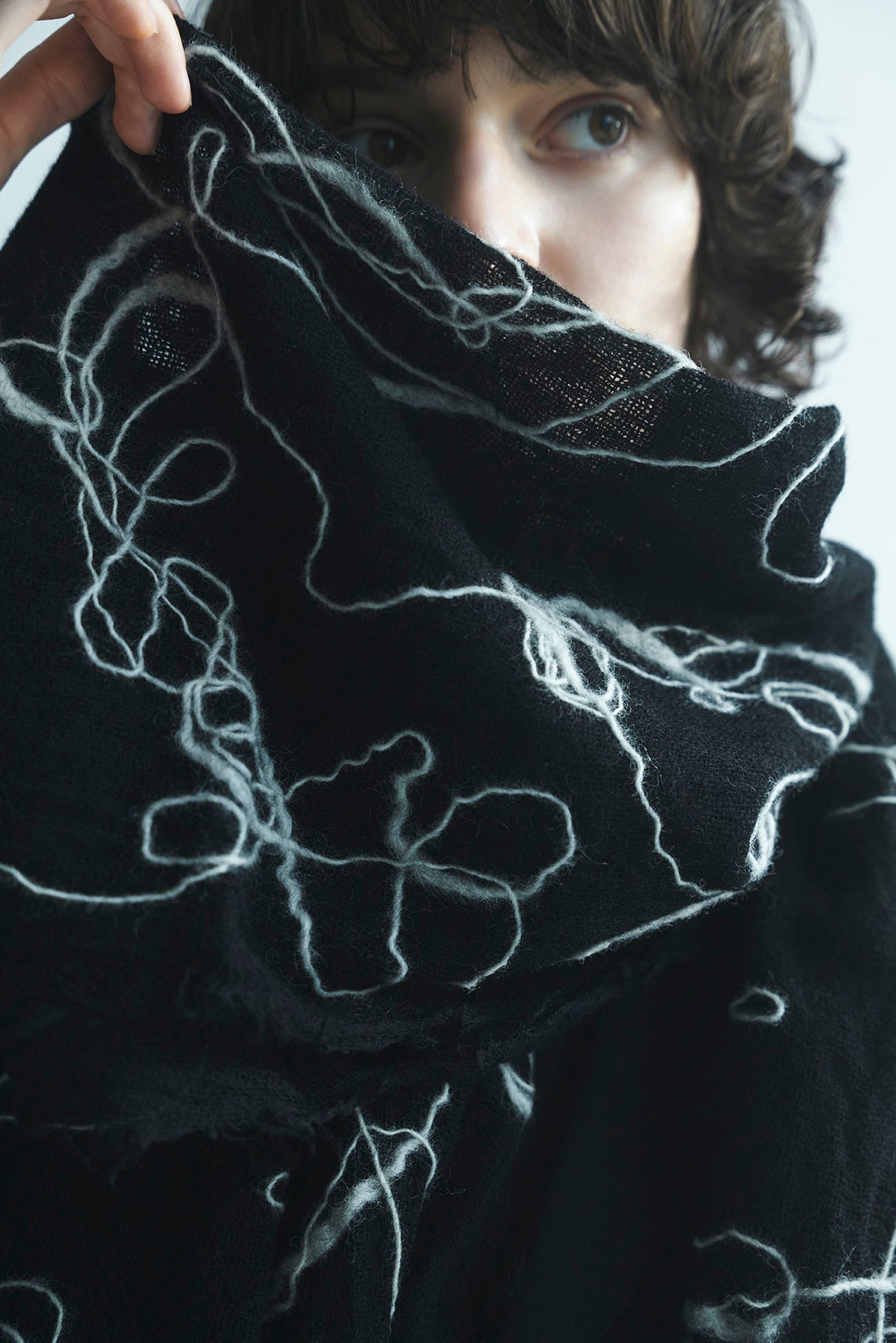 WOOL GAUZE NEEDLE PUNCH STOLE