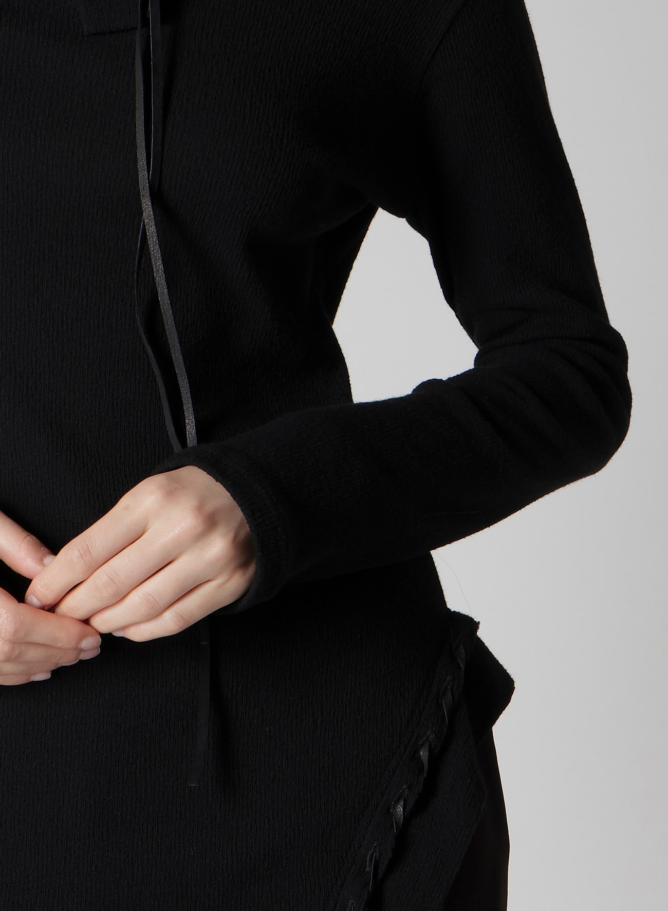 HIGH TWISTED LINKS STRING HIGH NECK PO