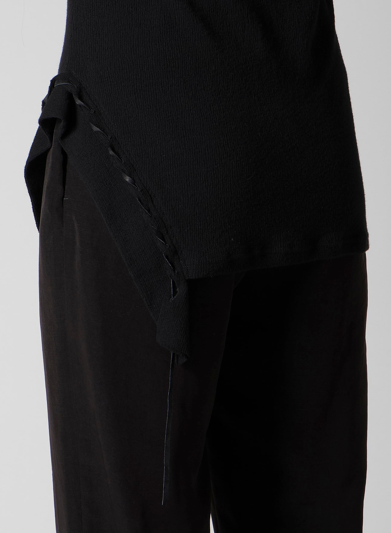 HIGH TWISTED LINKS STRING HIGH NECK PO