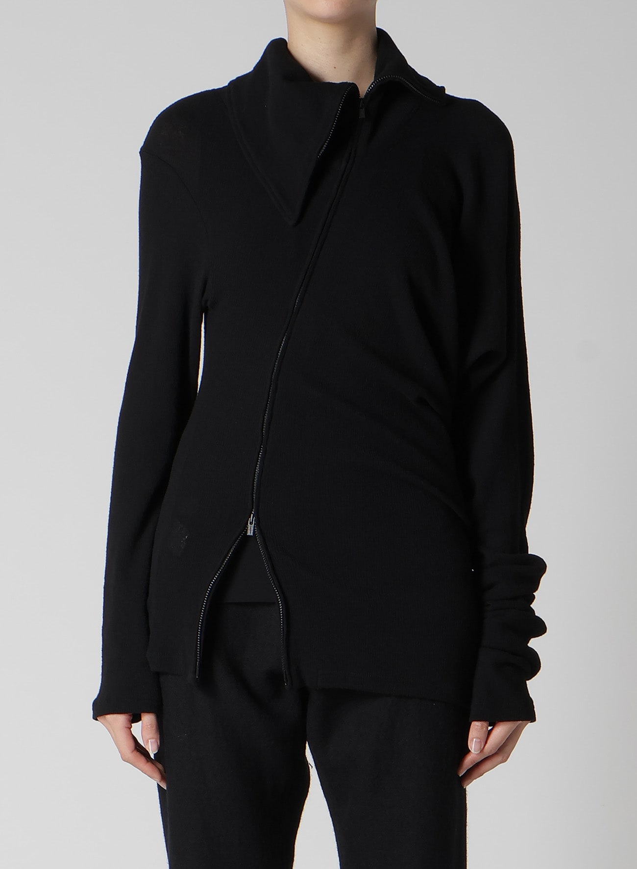 HIGH TWISTED LINKS DRAPED TURTLE NECK CARDIGAN
