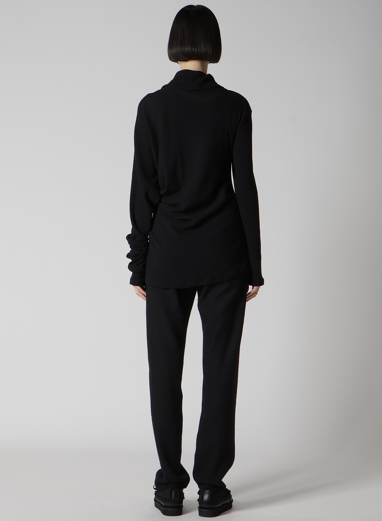 HIGH TWISTED LINKS DRAPED TURTLE NECK CARDIGAN