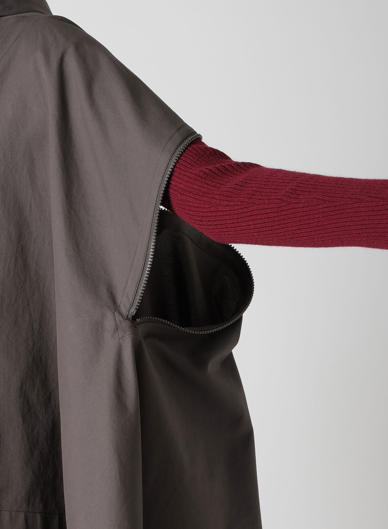 HIGH-TWISTED GABARDINE HODDED CAPE COAT