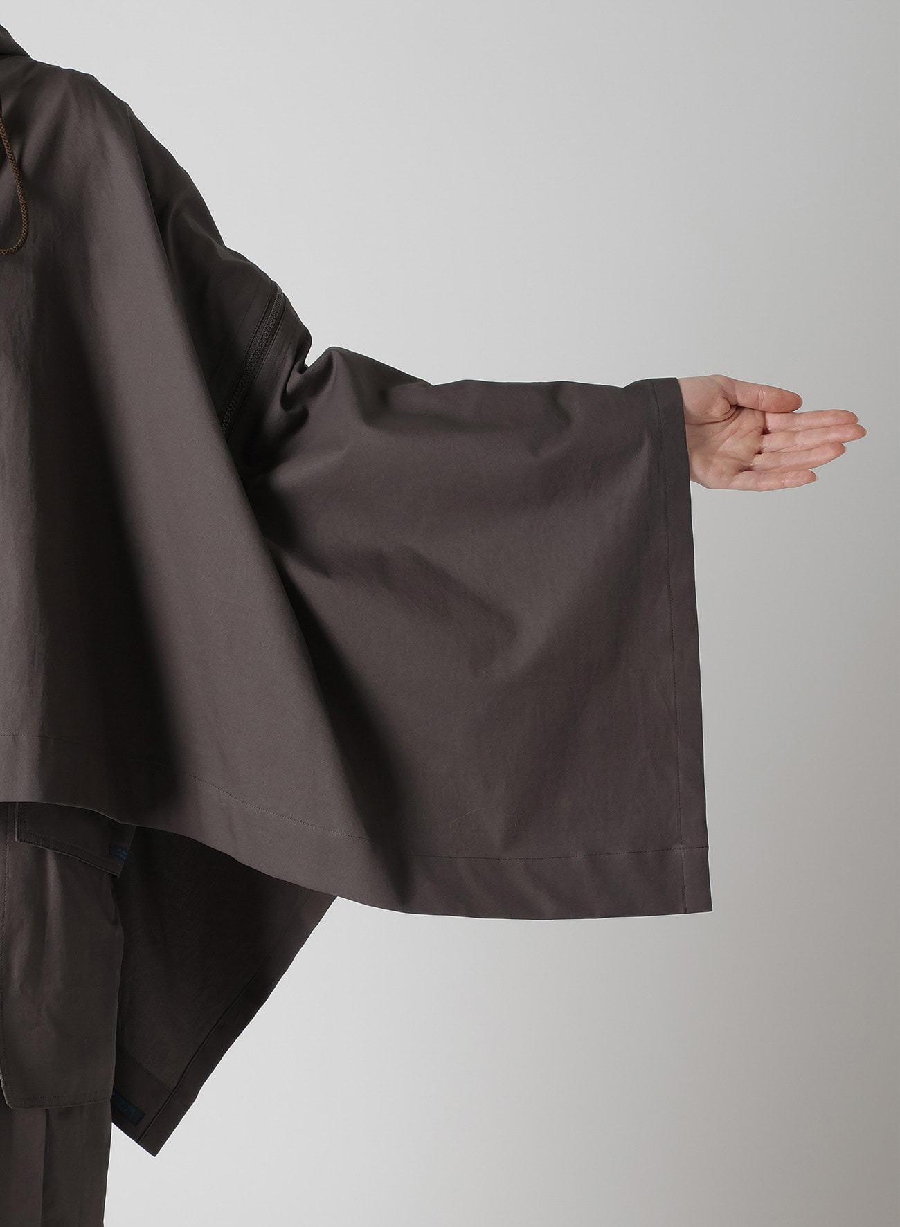 HIGH-TWISTED GABARDINE HODDED CAPE COAT