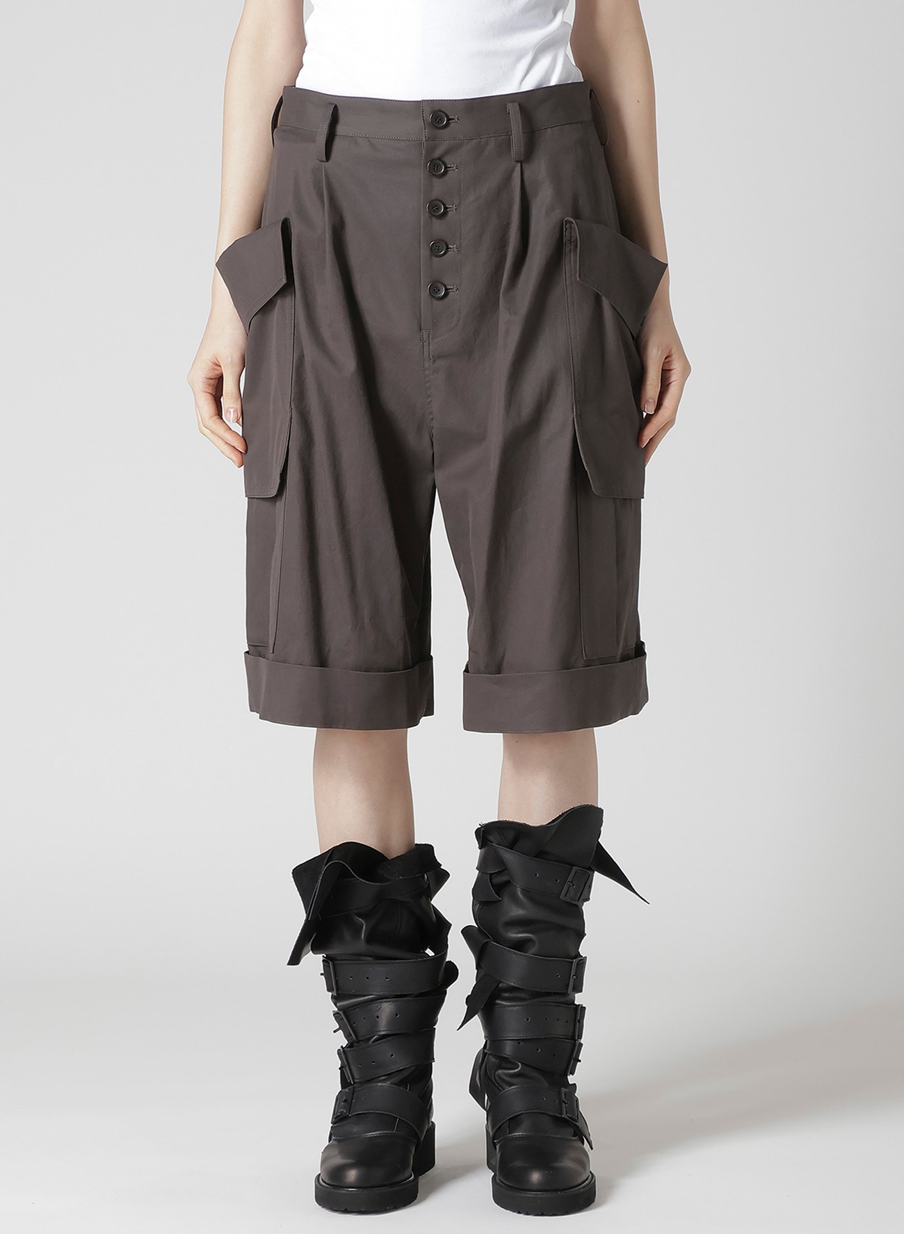 S HIGH-TWISTED GABARDINE SHORT CARGO PANTS